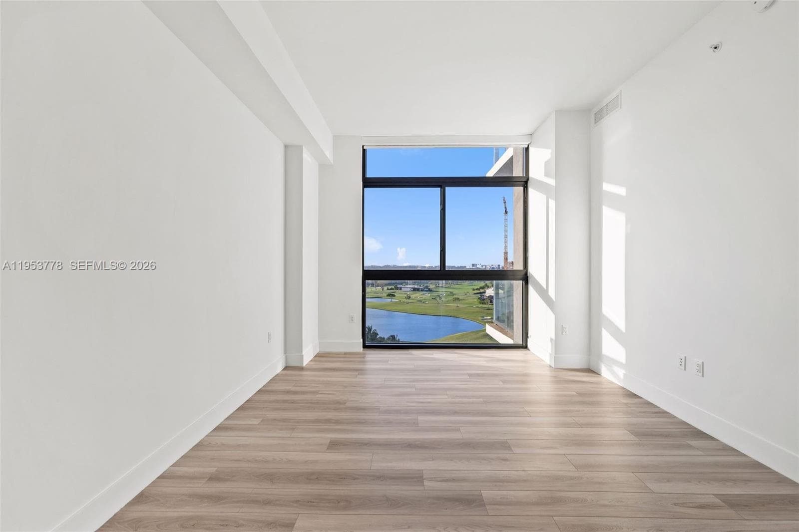 101 Diplomat Pkwy 2503 photo 19