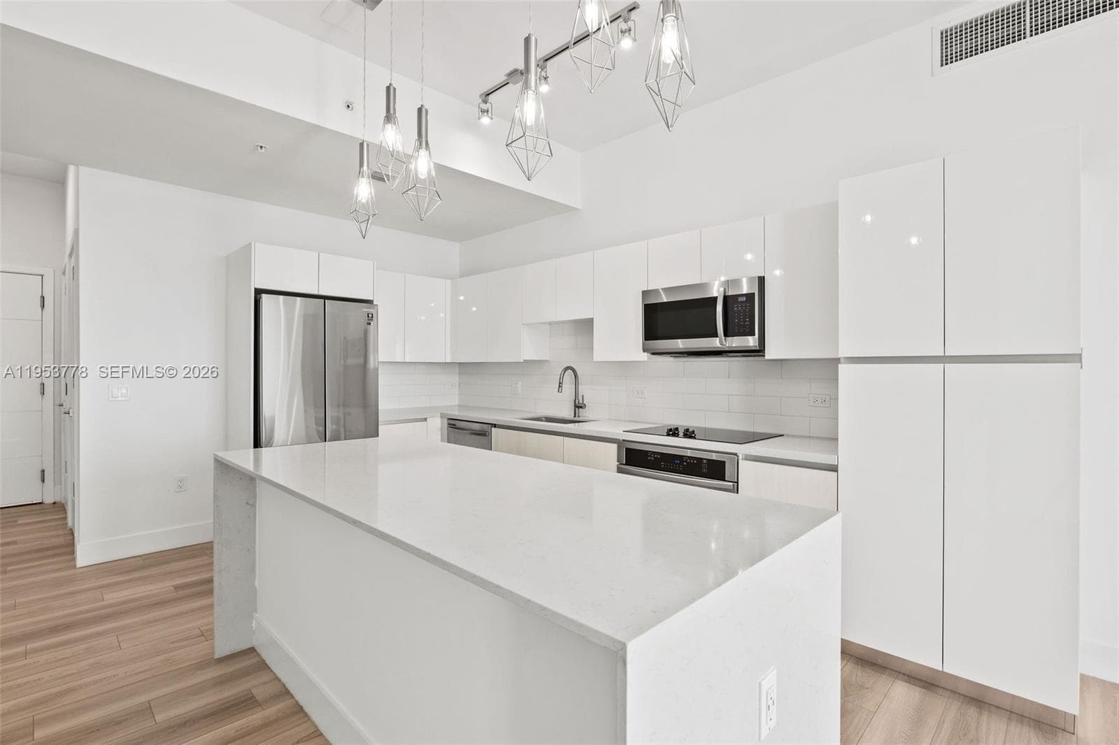 101 Diplomat Pkwy 2503 photo 4