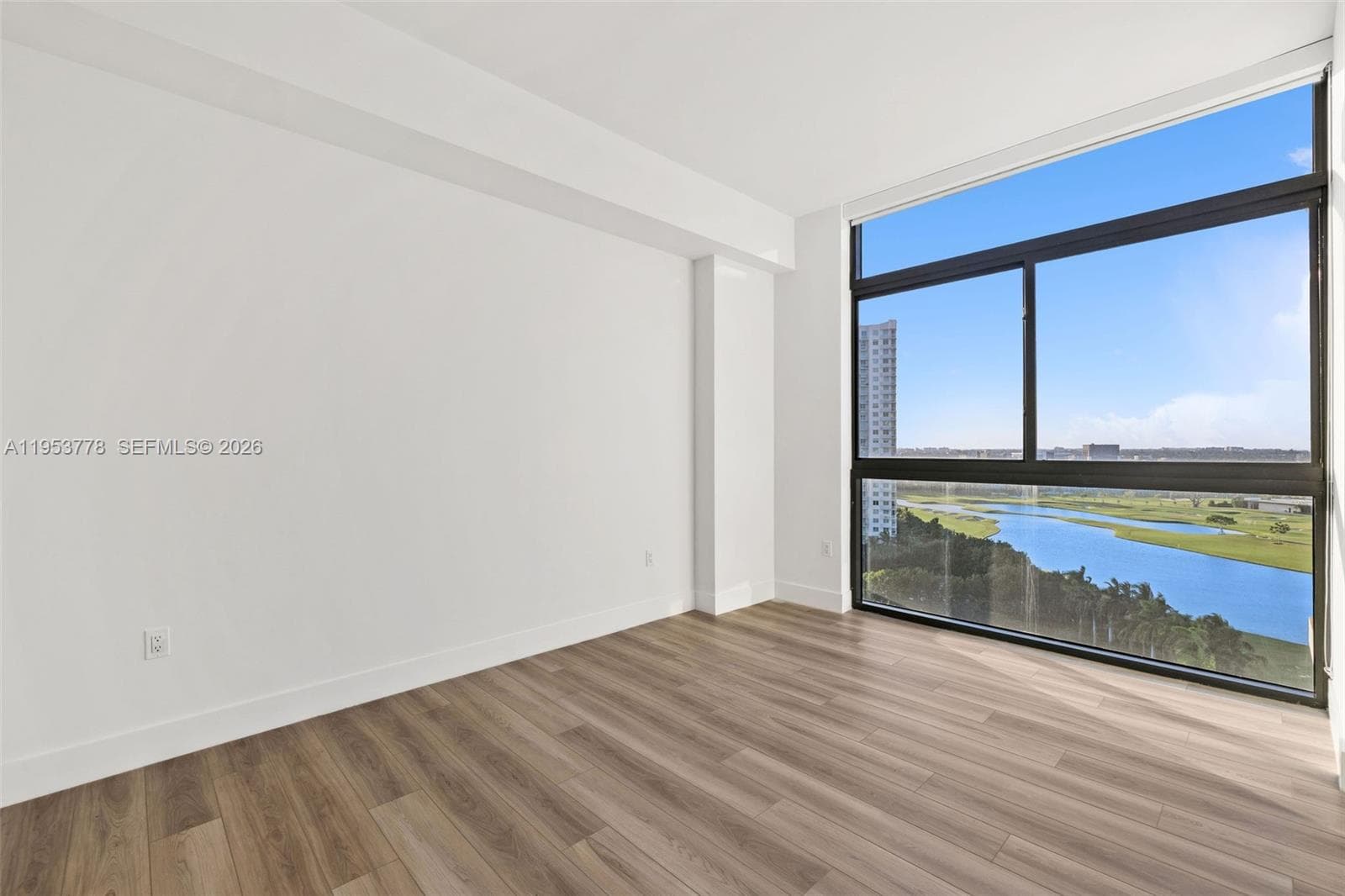 101 Diplomat Pkwy 2503 photo 21