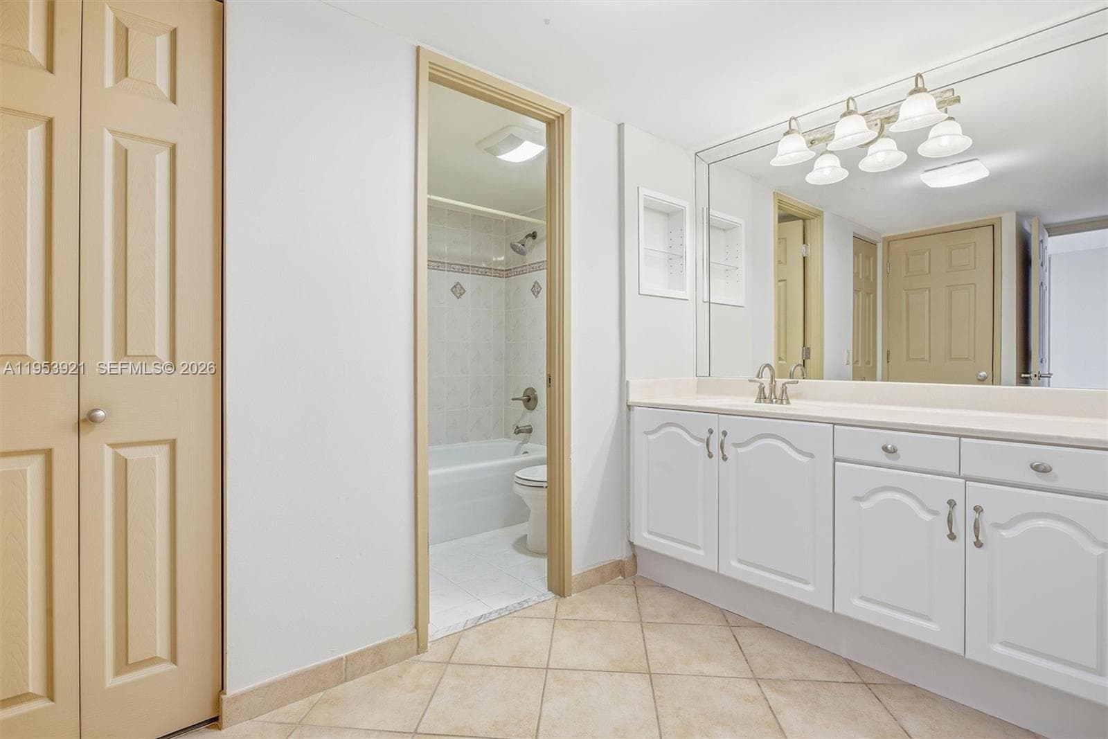 3731 N Country Club Dr 1421 photo 10