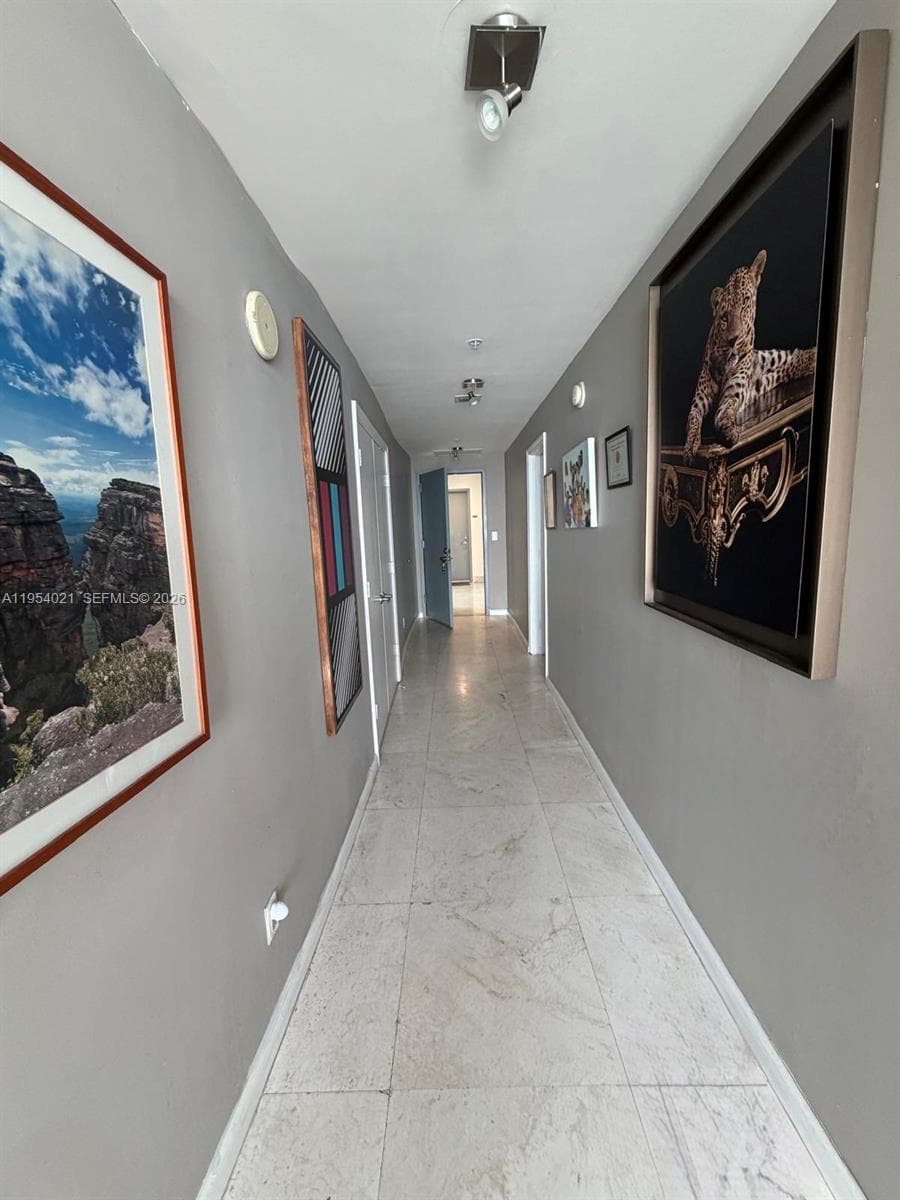 601 NE 36th St 1112 photo 13