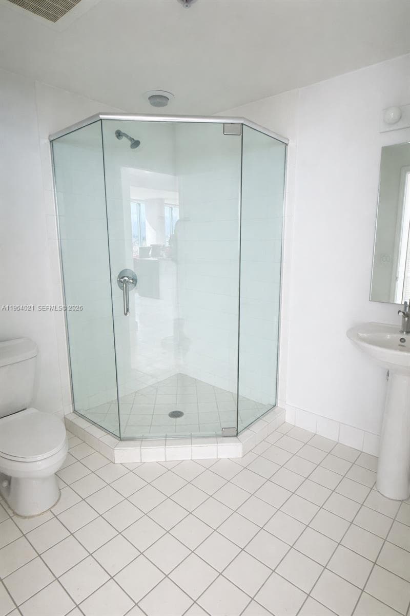 601 NE 36th St 1112 photo 14