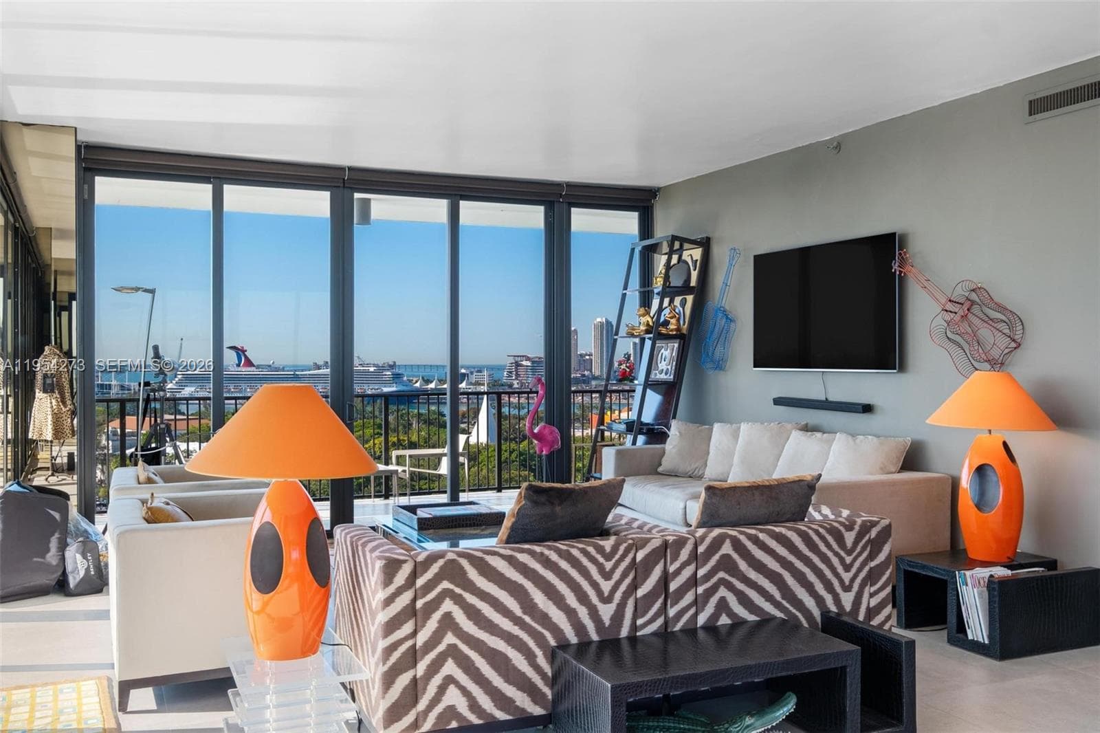 1000 Venetian Way 1501 photo 3
