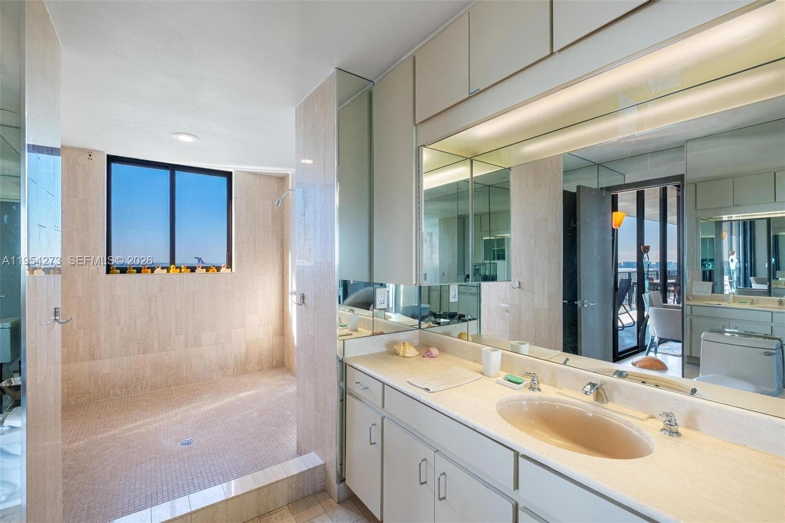 1000 Venetian Way 1501 photo 18