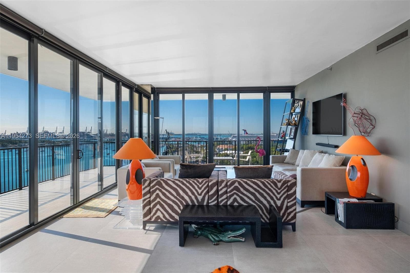 1000 Venetian Way 1501 photo 4