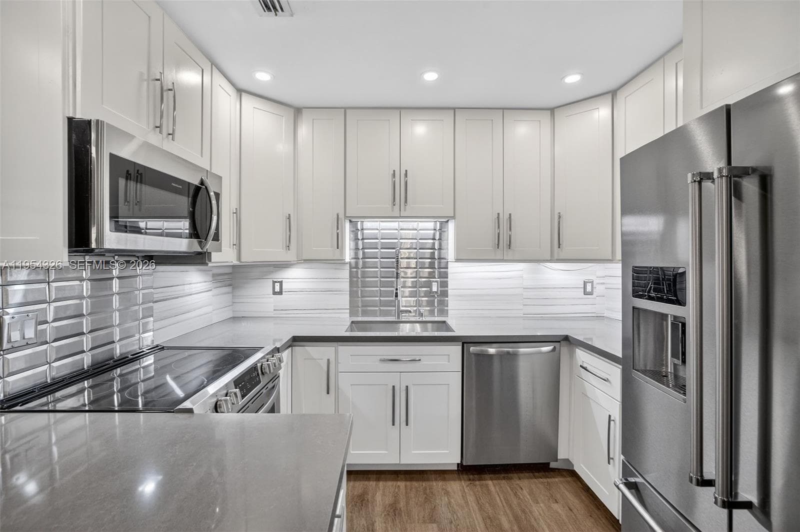 6471 Bay Club Dr 3 photo 7