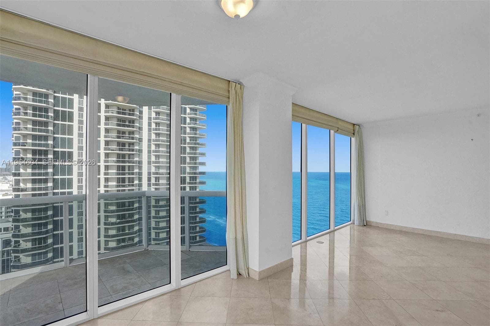4775 Collins Ave 3007 photo 2