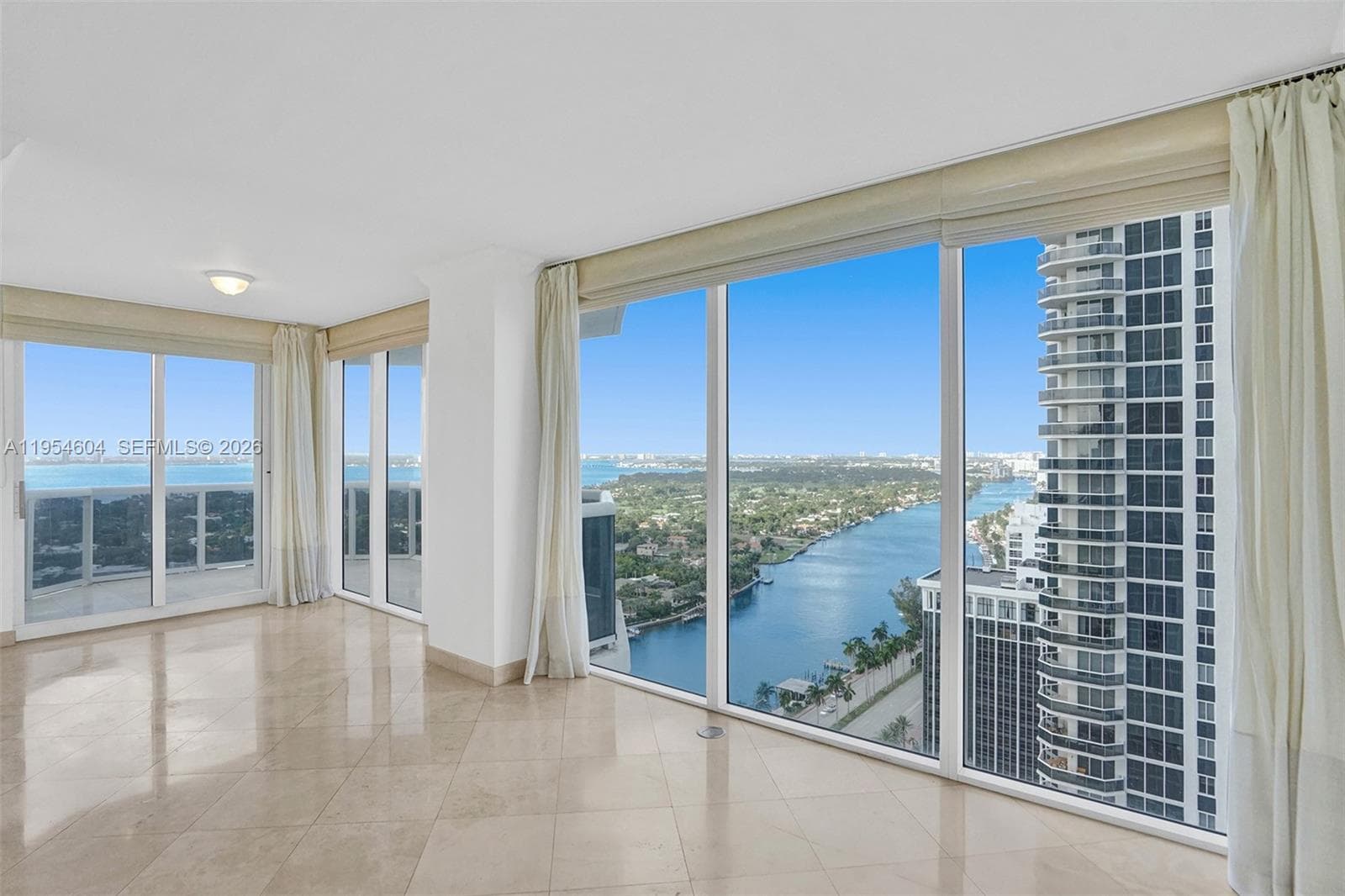 4775 Collins Ave 3007 photo 3