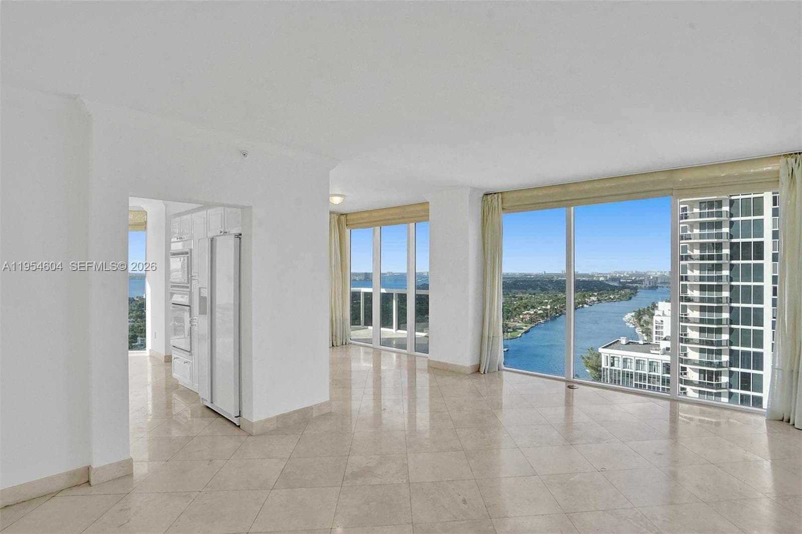 4775 Collins Ave 3007 photo 1