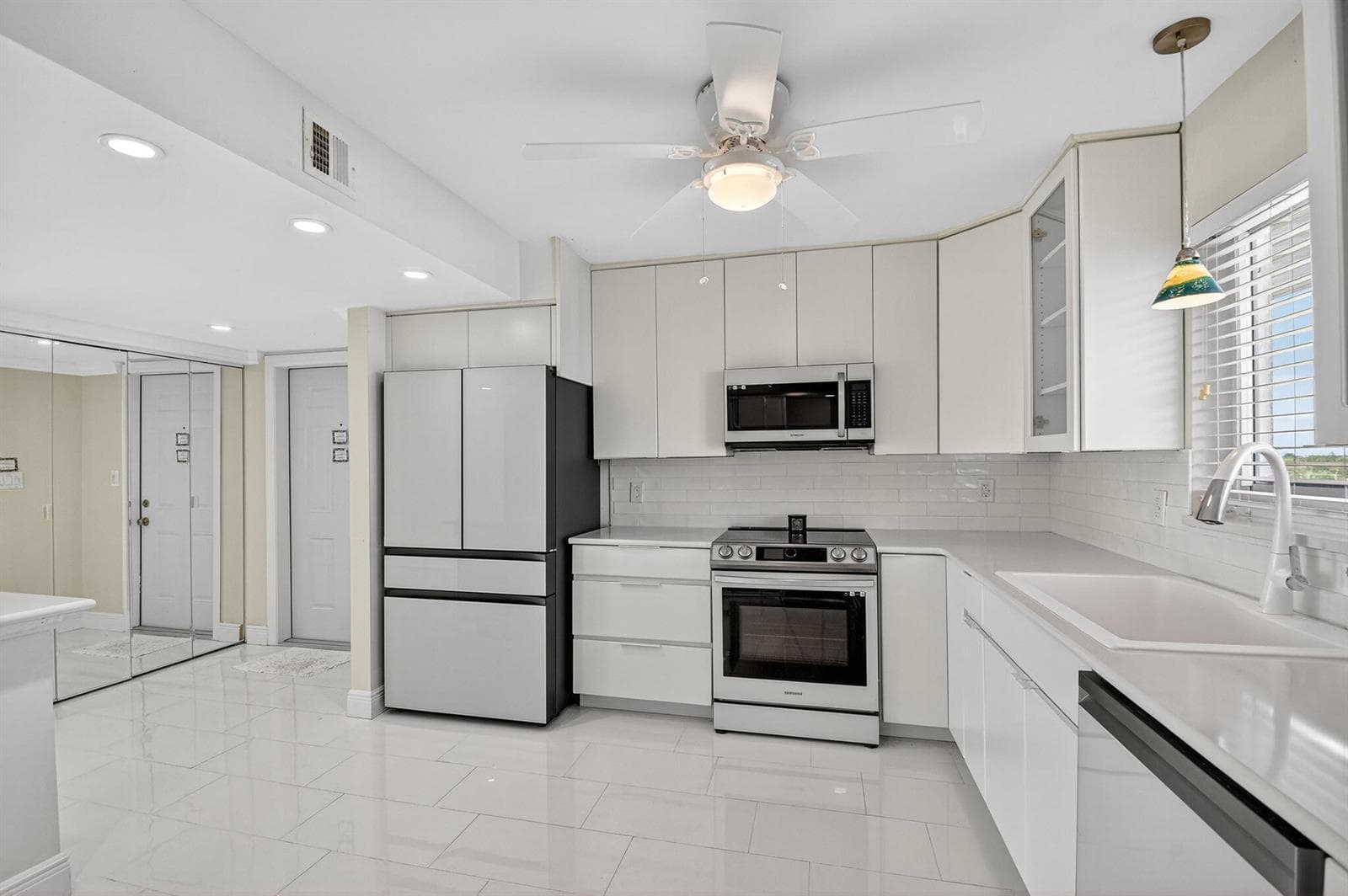 301 Lake Shore Drive 711 photo 22