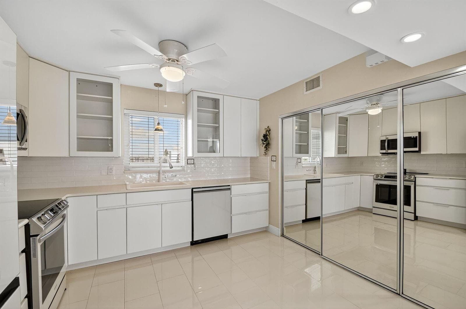 301 Lake Shore Drive 711 photo 20