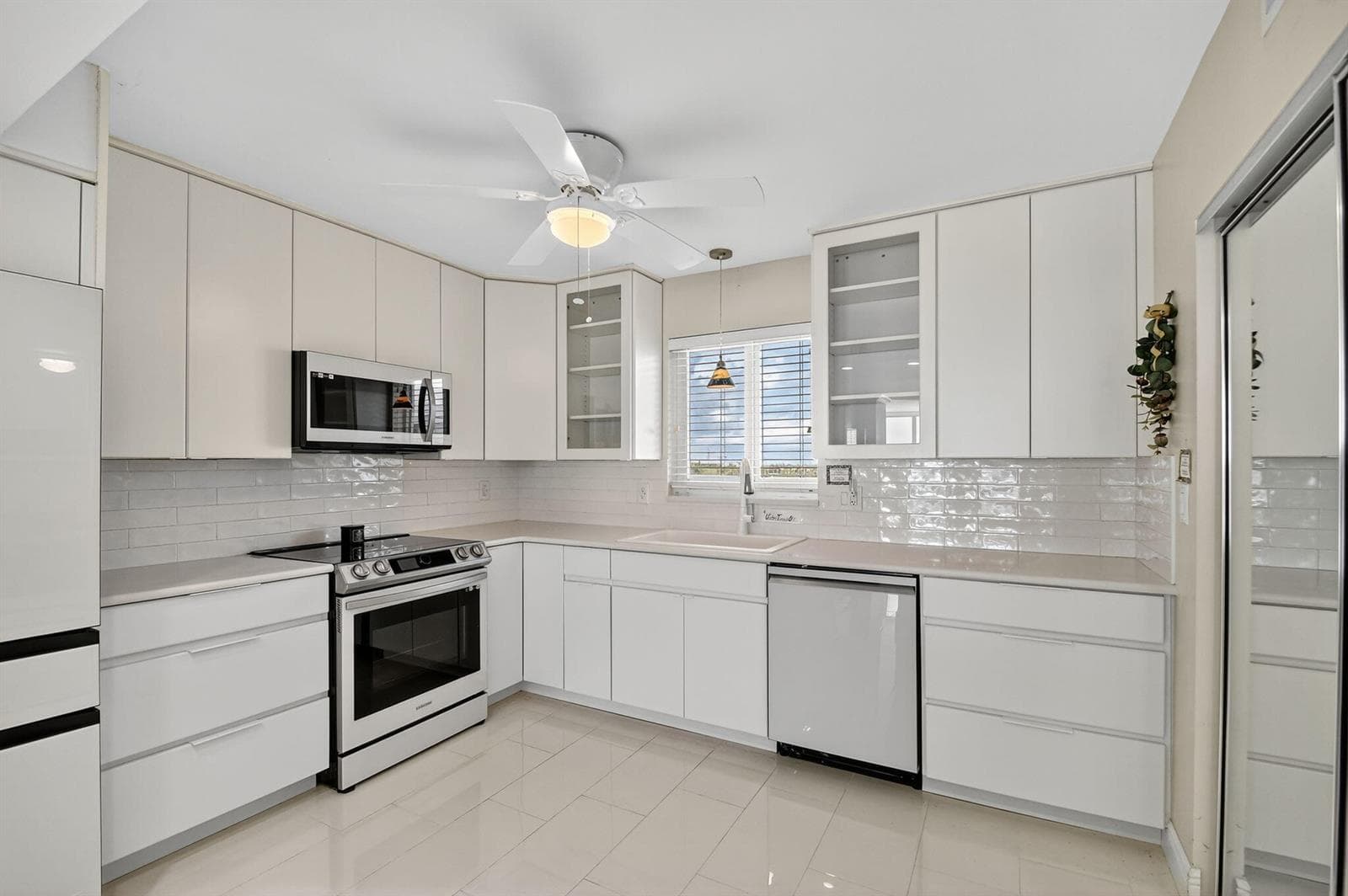 301 Lake Shore Drive 711 photo 21