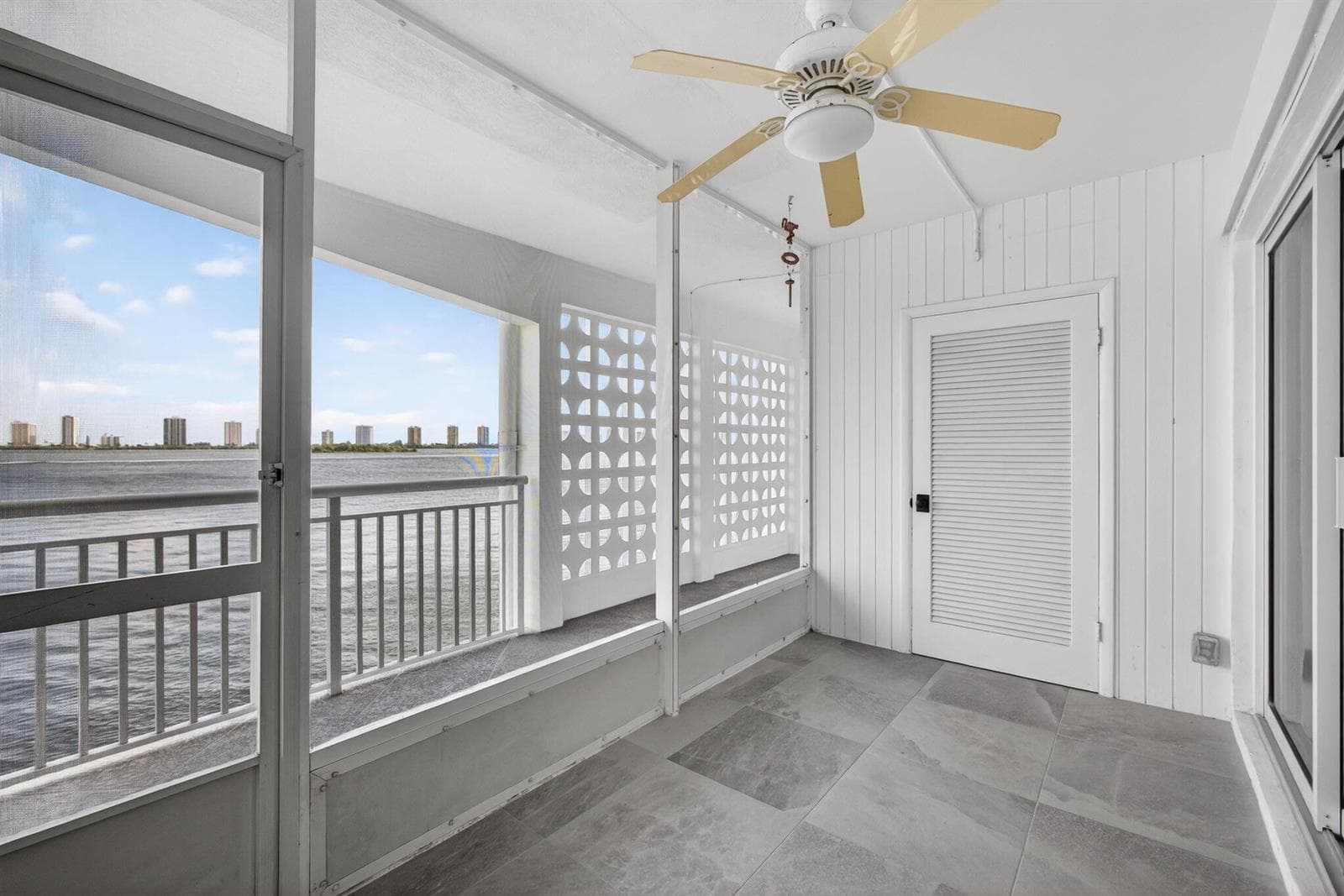 100 Shore Court 208 photo 11