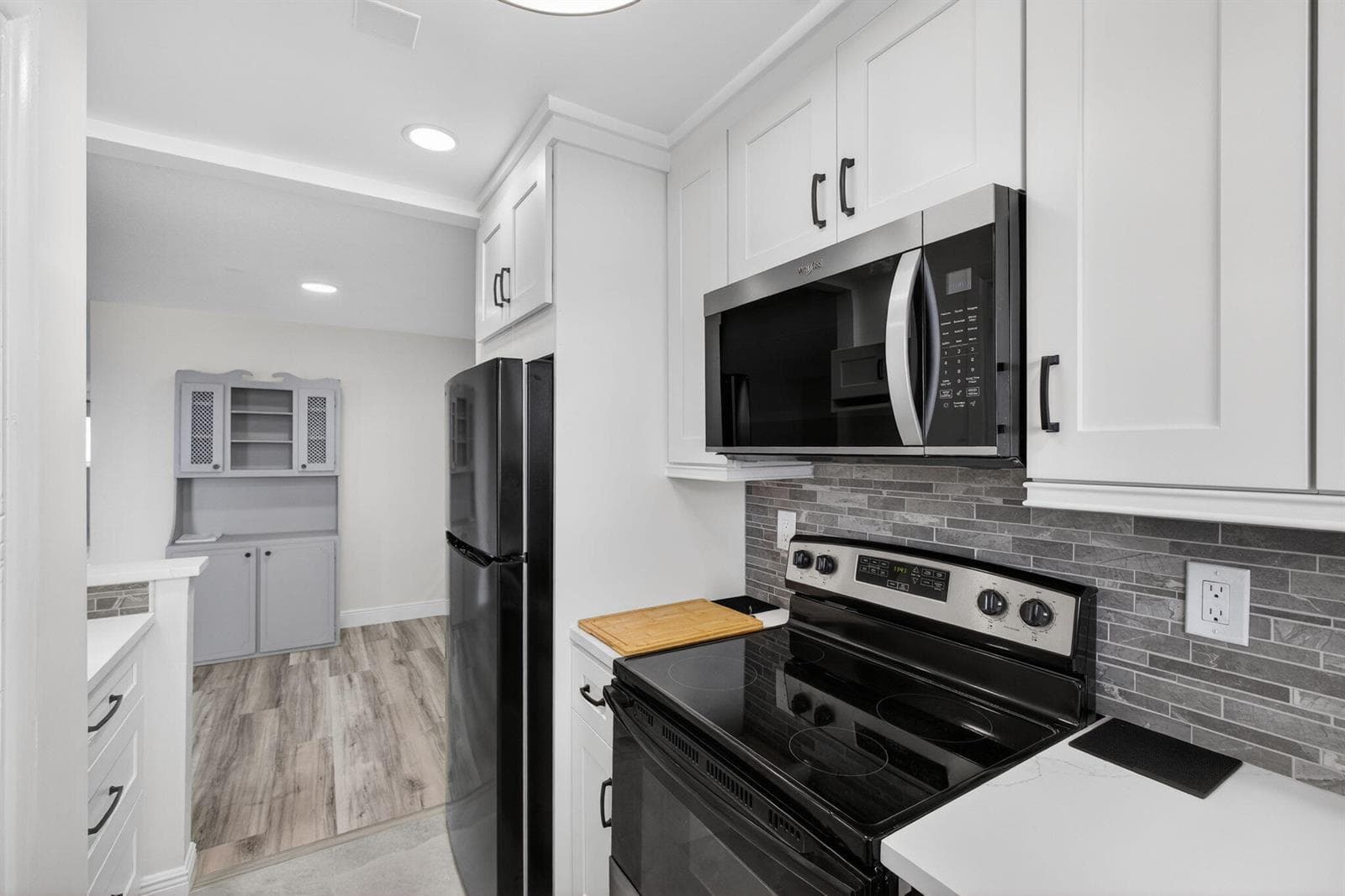 100 Shore Court 208 photo 19