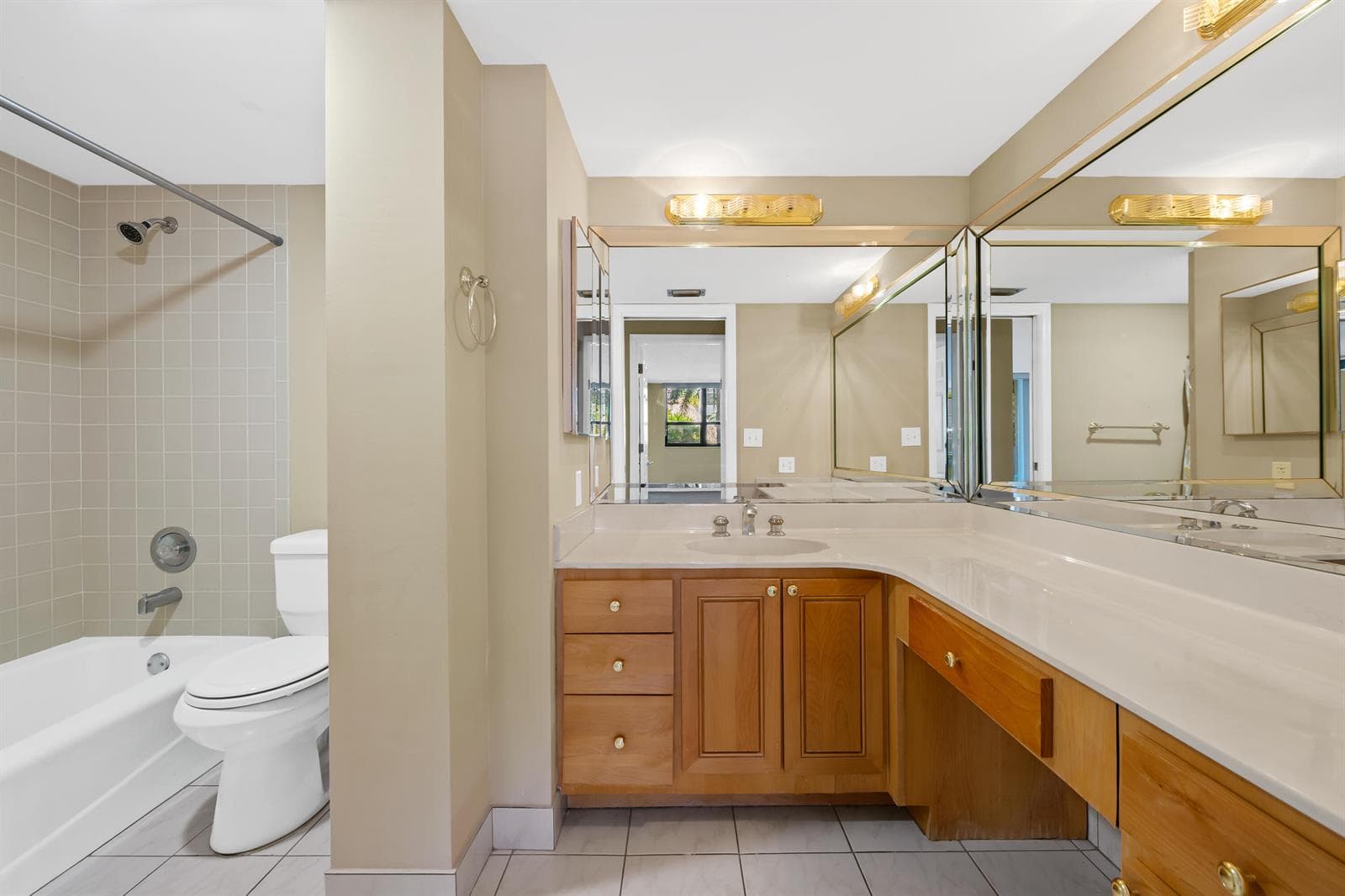 800 Jeffery Street 103 photo 23