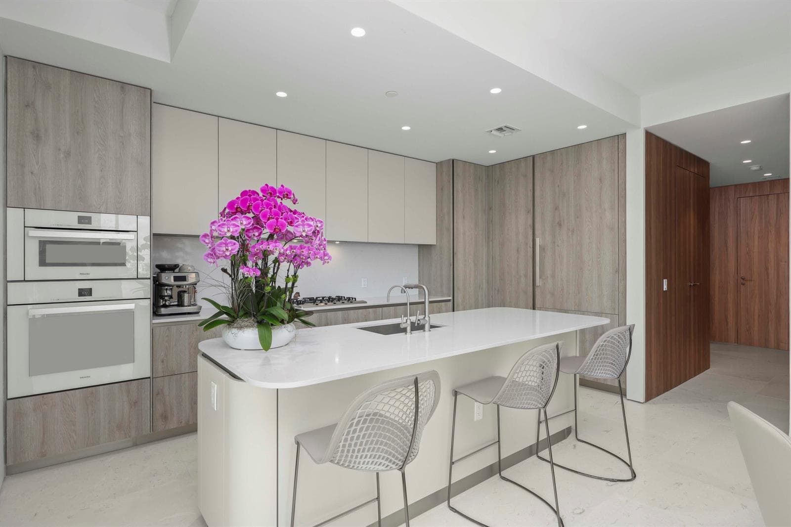 200 Arkona Court 1002 photo 5