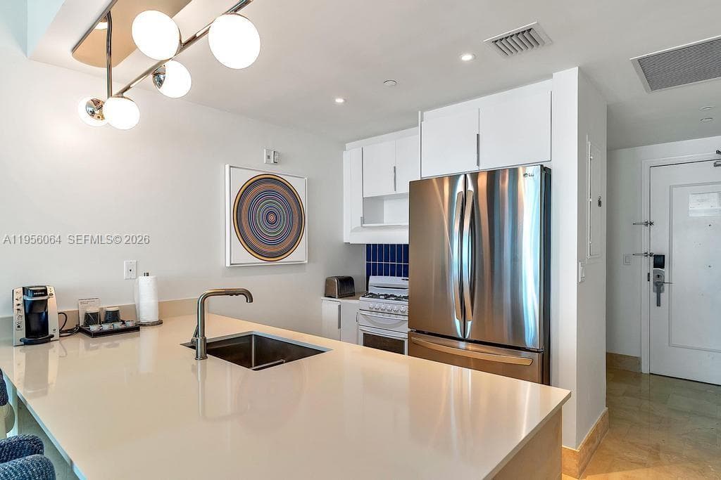4401 Collins Ave 1712 photo 8