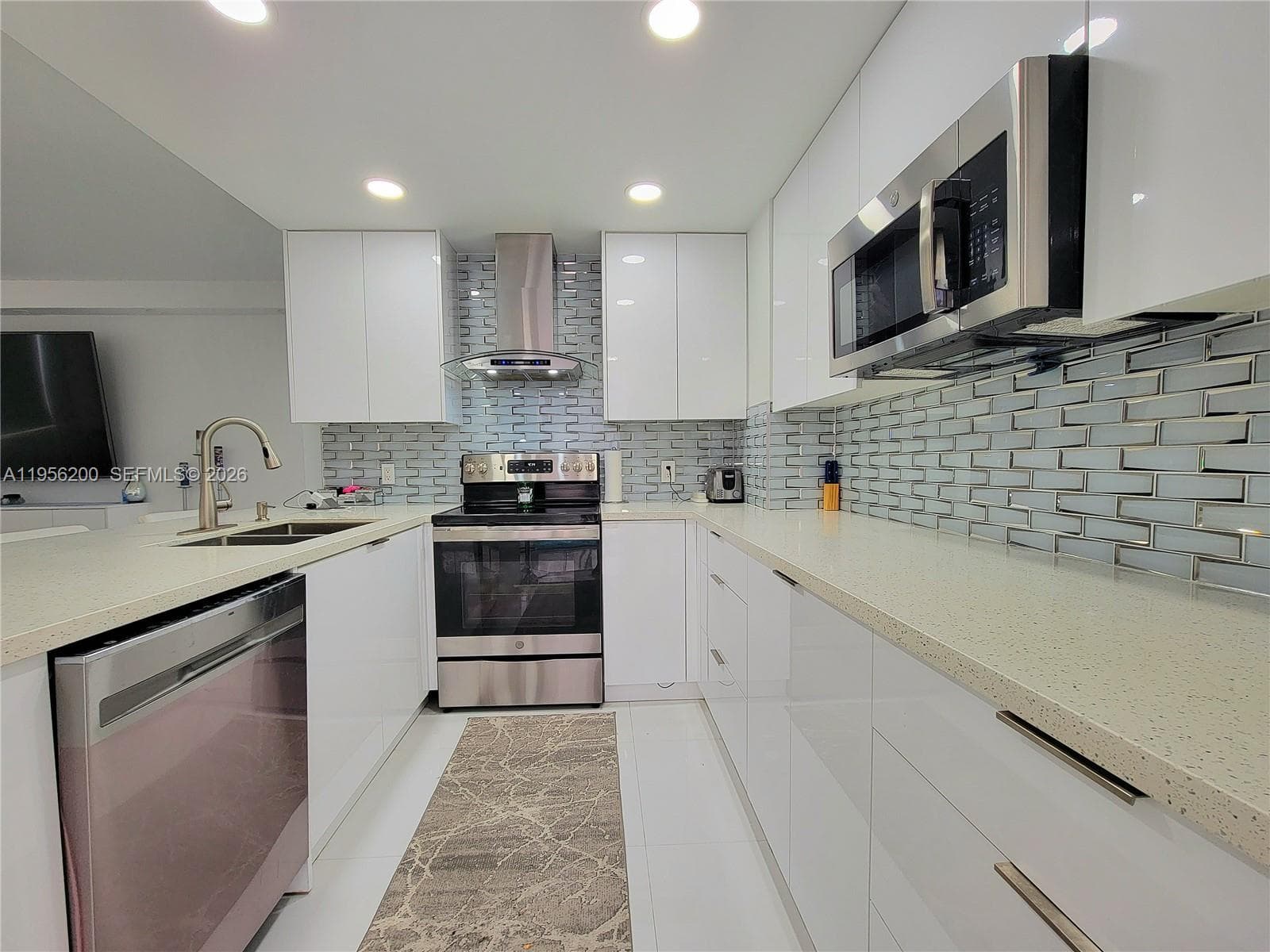 3505 S Ocean Dr 901 photo 6