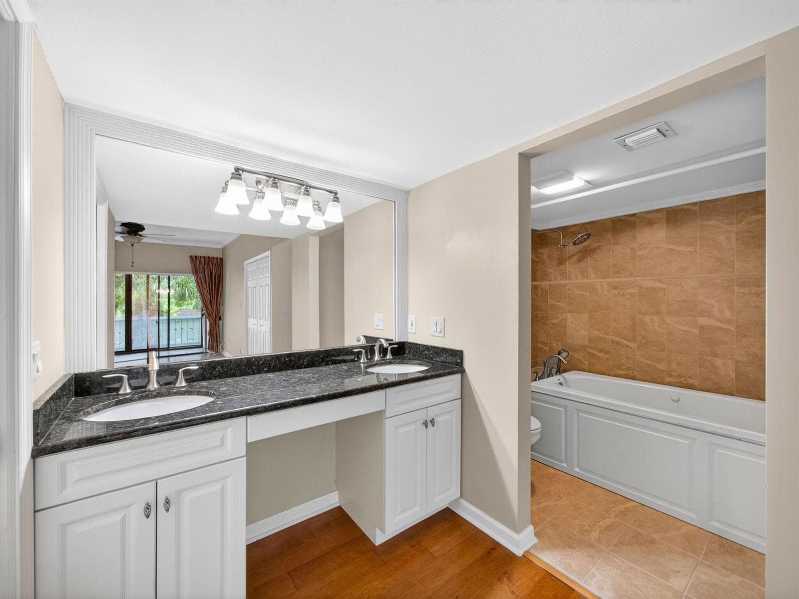 1660 Twelve Oaks Way 303 photo 6