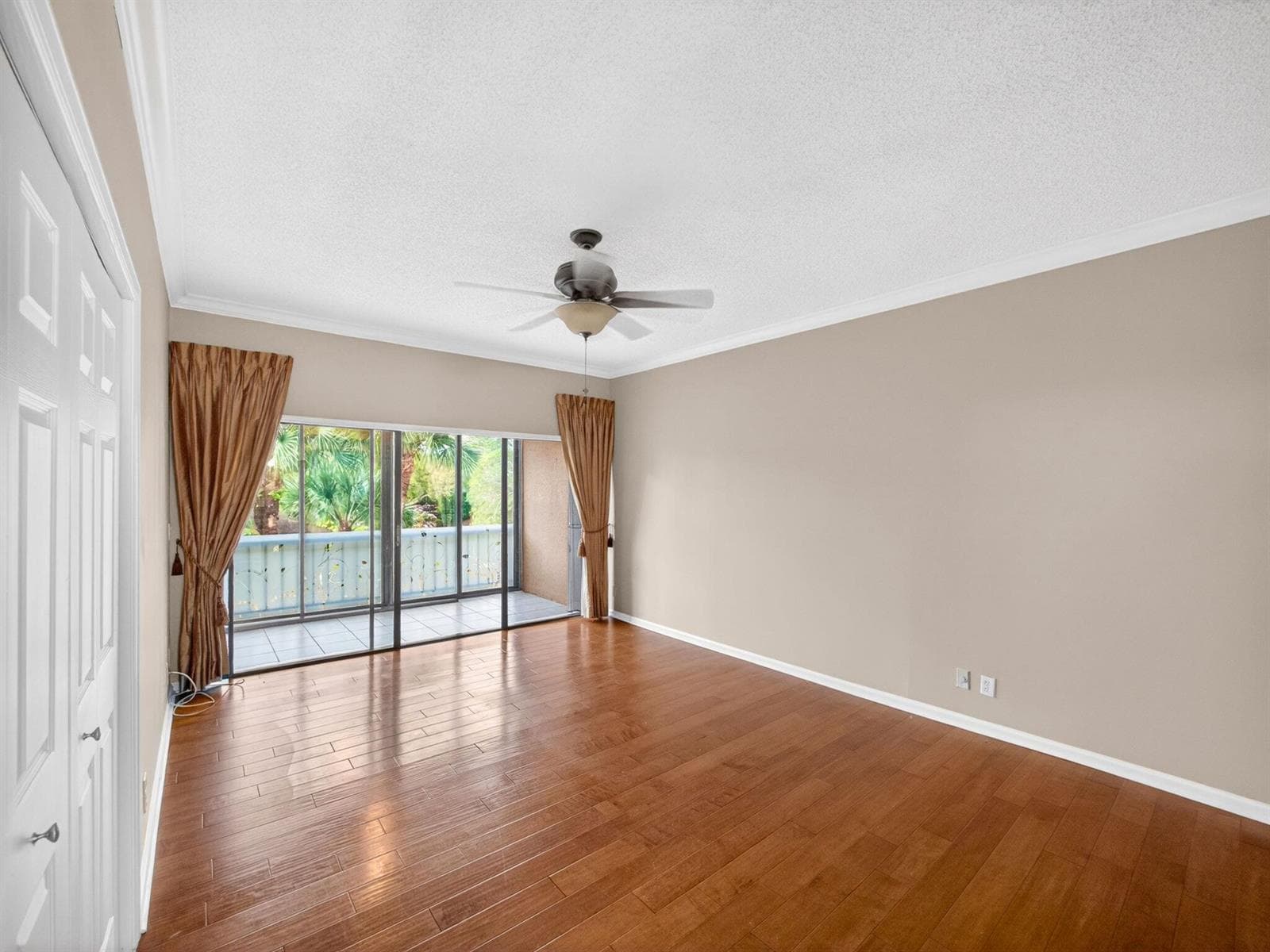 1660 Twelve Oaks Way 303 photo 5