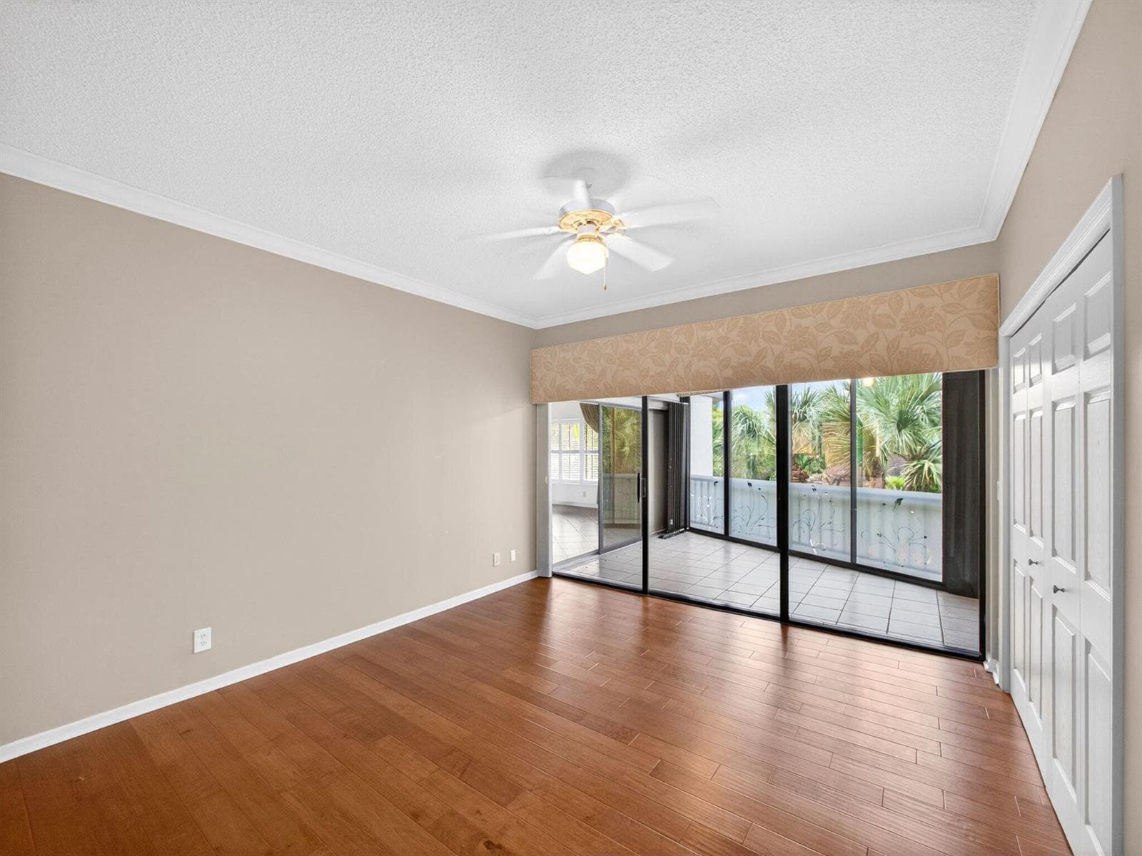 1660 Twelve Oaks Way 303 photo 10