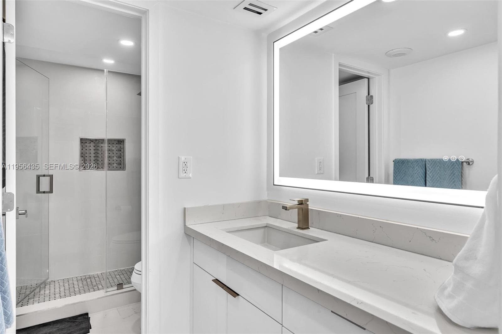 2625 Collins Ave 1109 photo 12