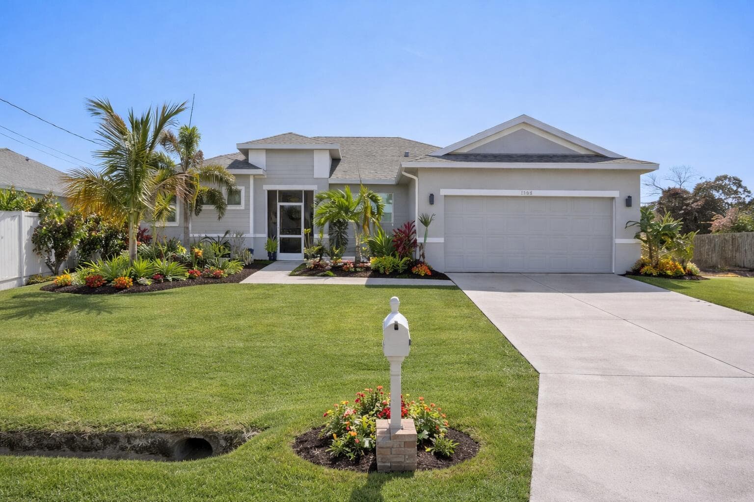 1568 SW Abacus Avenue photo 2