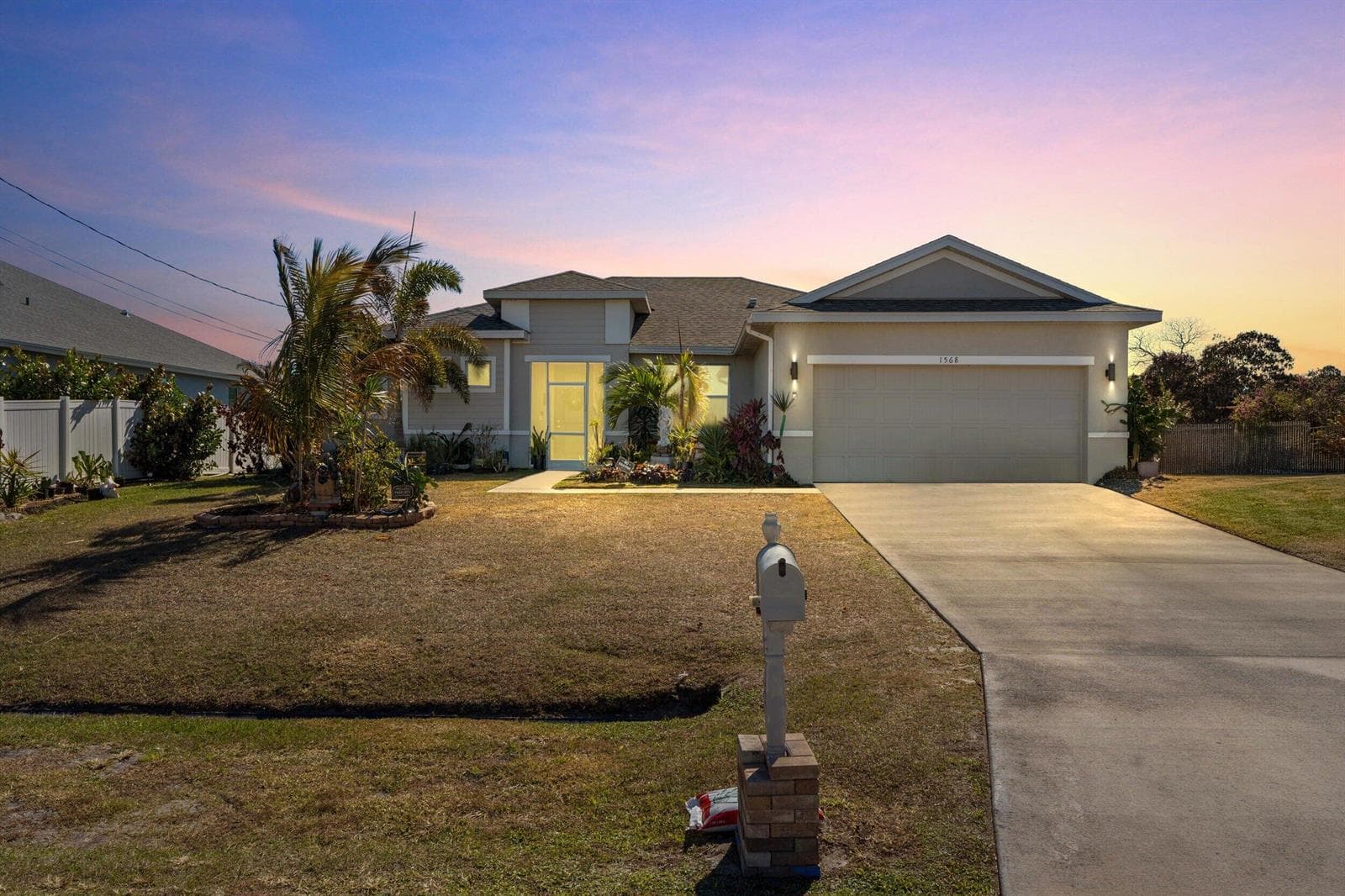 1568 SW Abacus Avenue photo 4