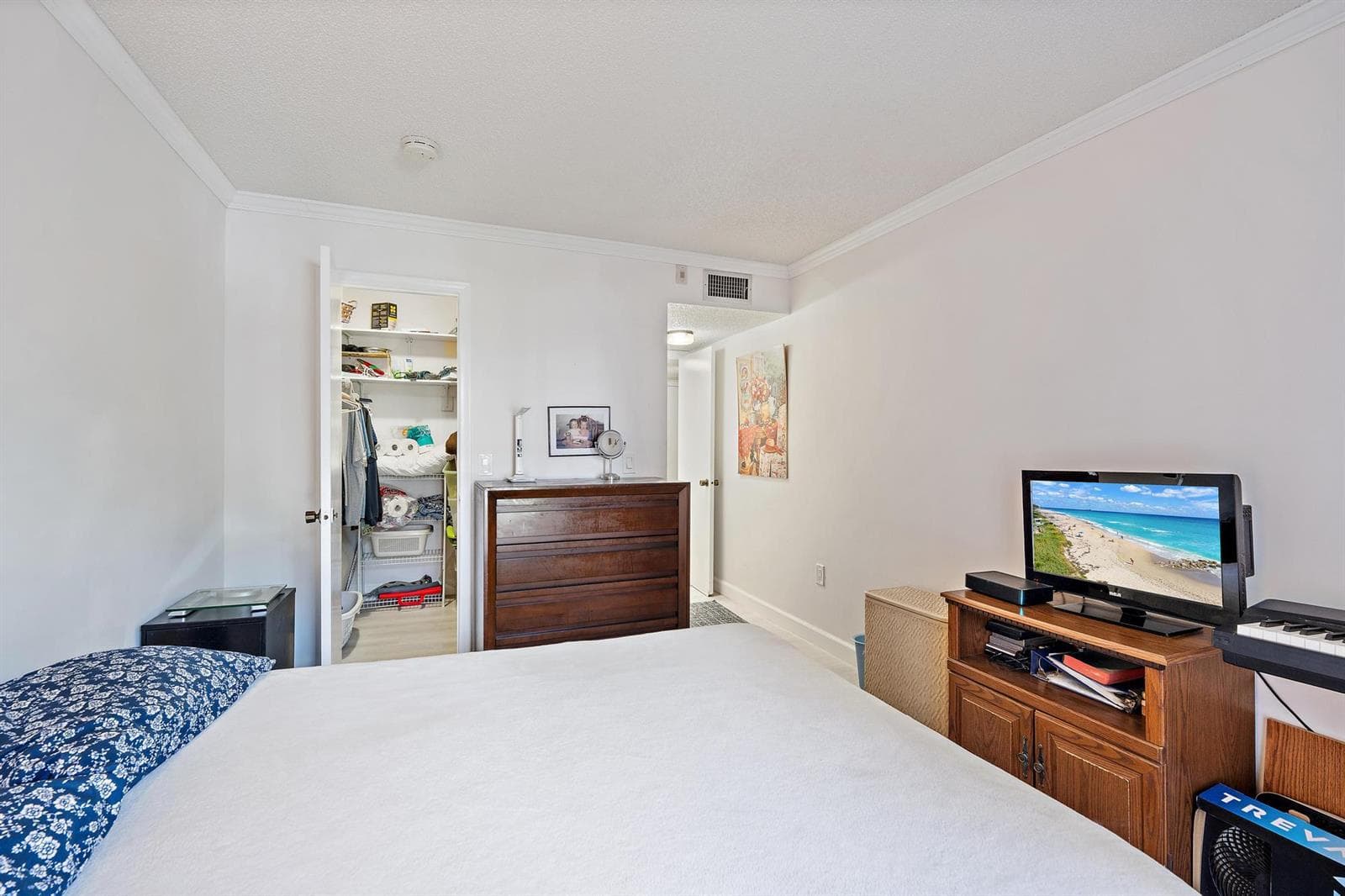 1516 S Lakeside Drive 207 photo 6