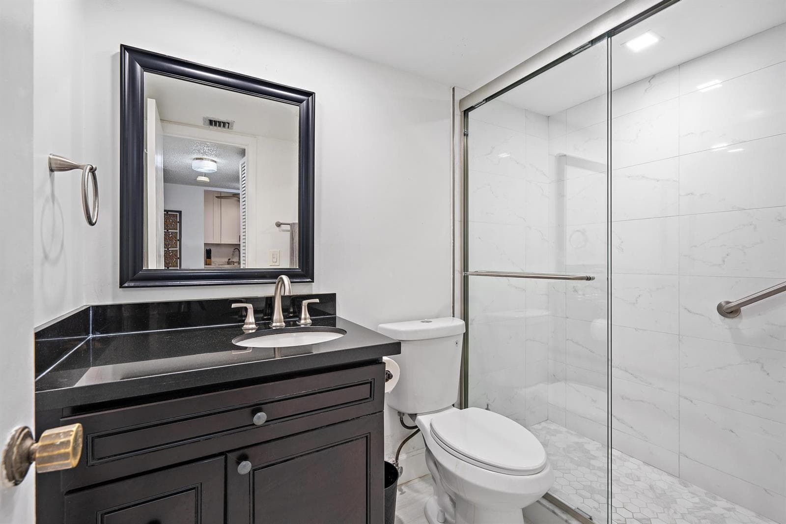 1516 S Lakeside Drive 207 photo 3