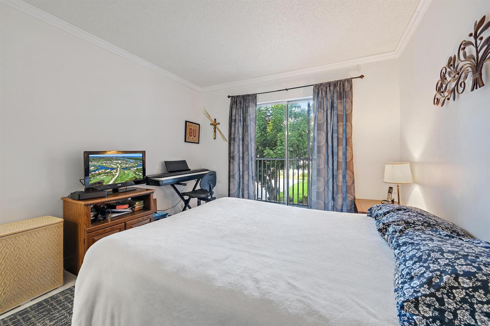 1516 S Lakeside Drive 207 photo 5