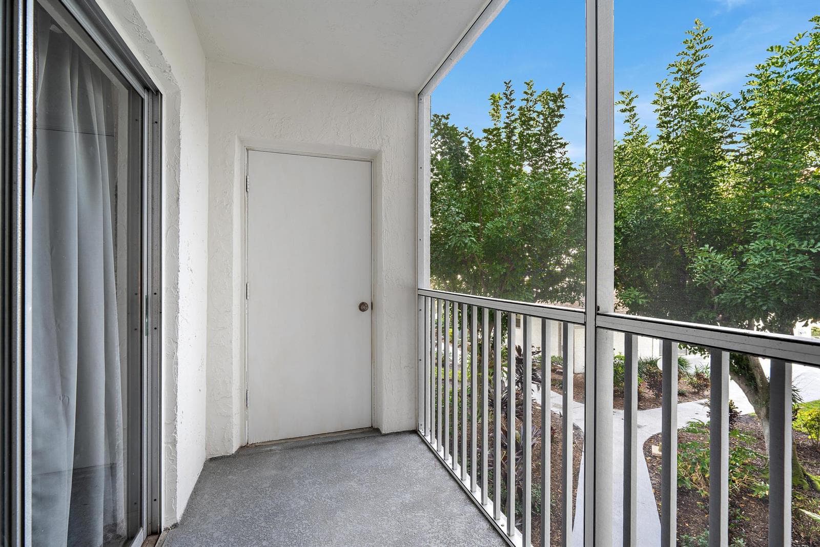 1516 S Lakeside Drive 207 photo 11