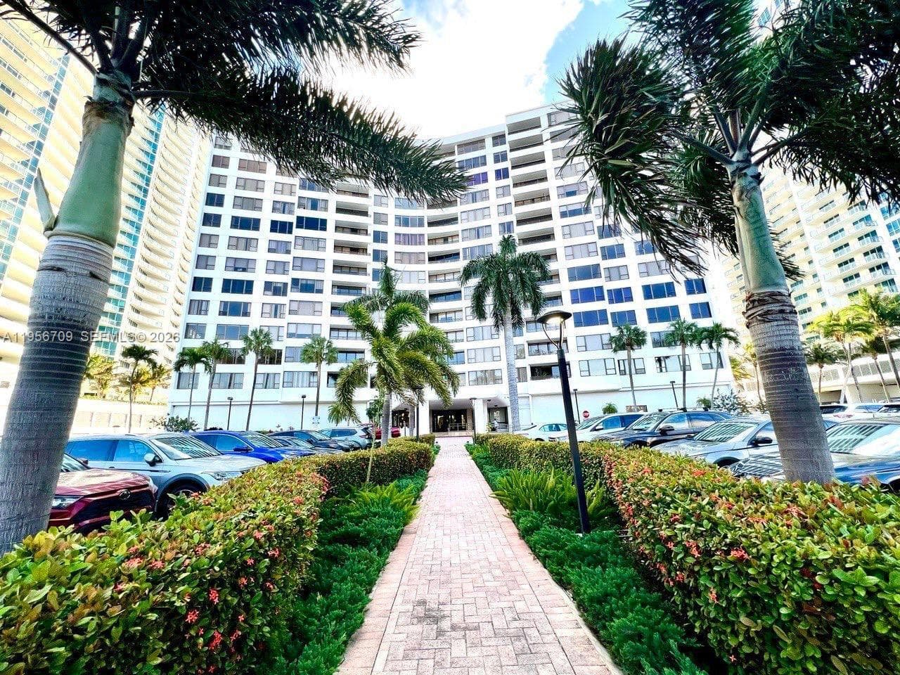 3505 S Ocean Dr 619 photo 1