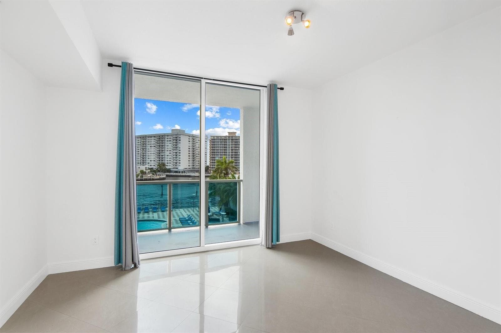 1945 S Ocean Drive 307 photo 3