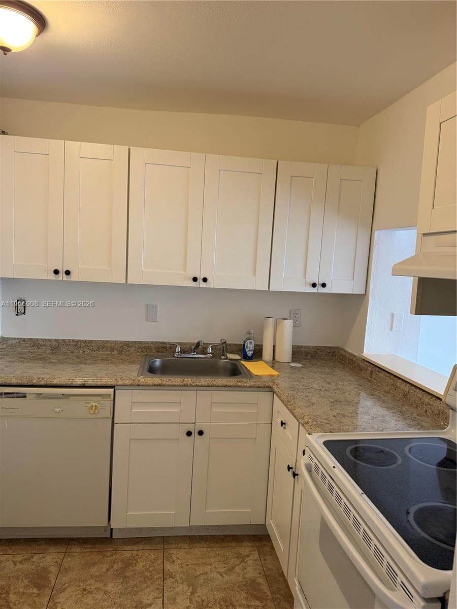 7900 Camino Cir 403 photo 6