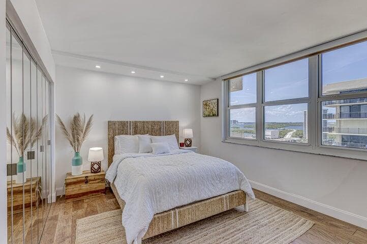 5440 N Ocean Drive 1502 photo 23