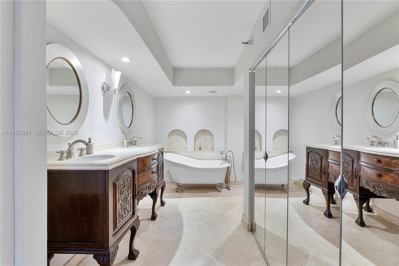 3500 Mystic Pointe Dr 1407 photo 9