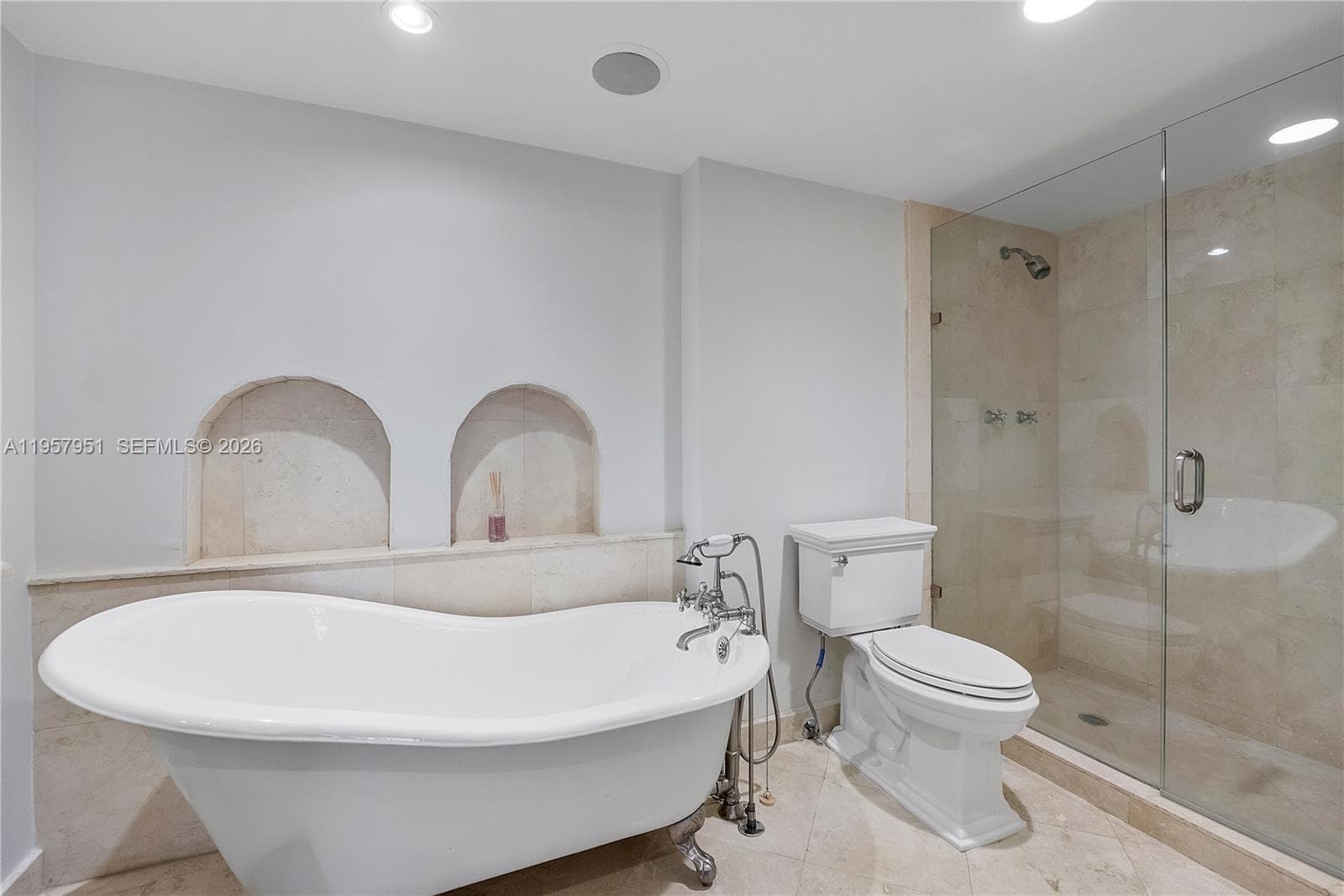 3500 Mystic Pointe Dr 1407 photo 10