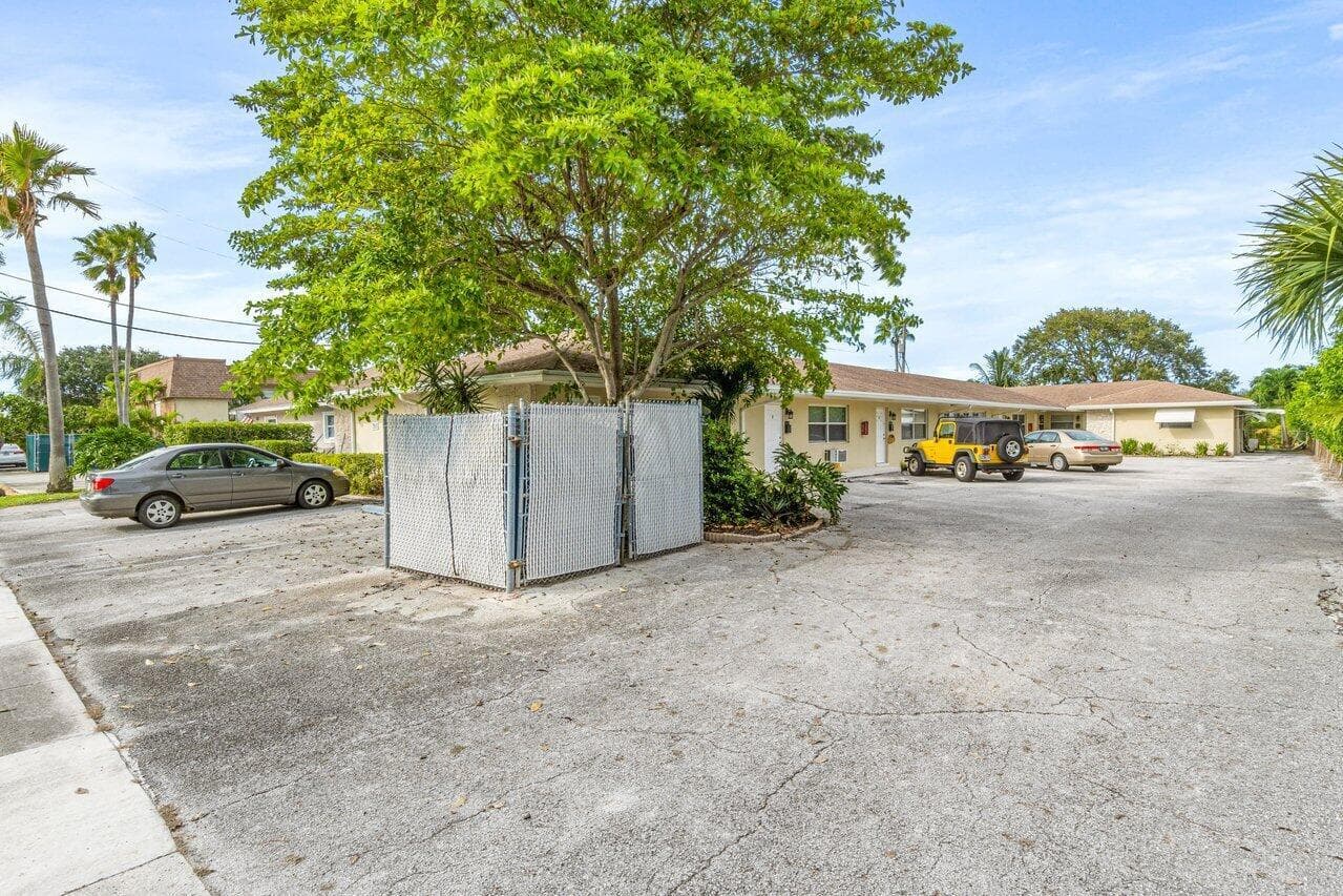 751 Hummingbird Way 6 photo 18