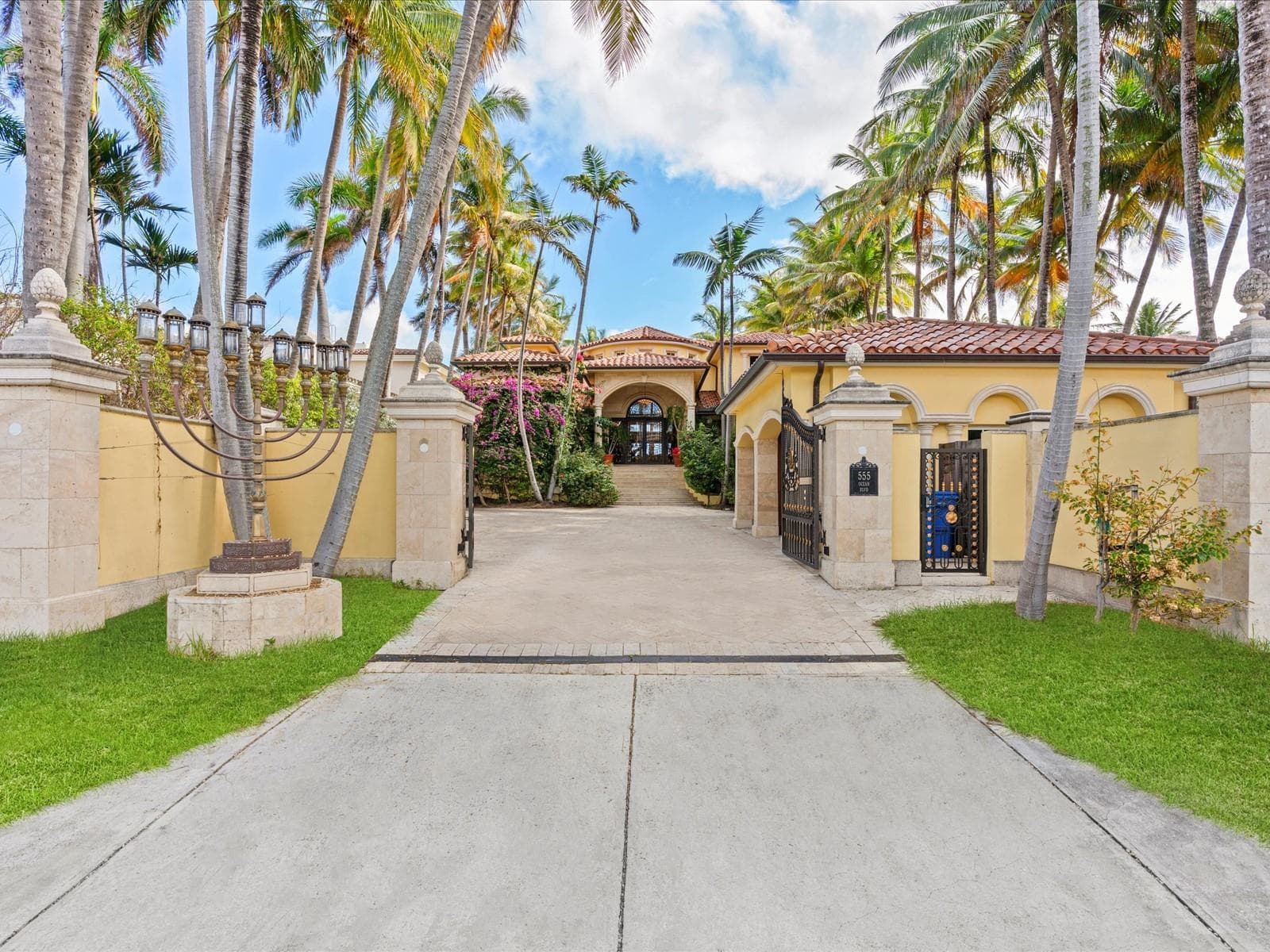 555 Ocean Boulevard photo 1