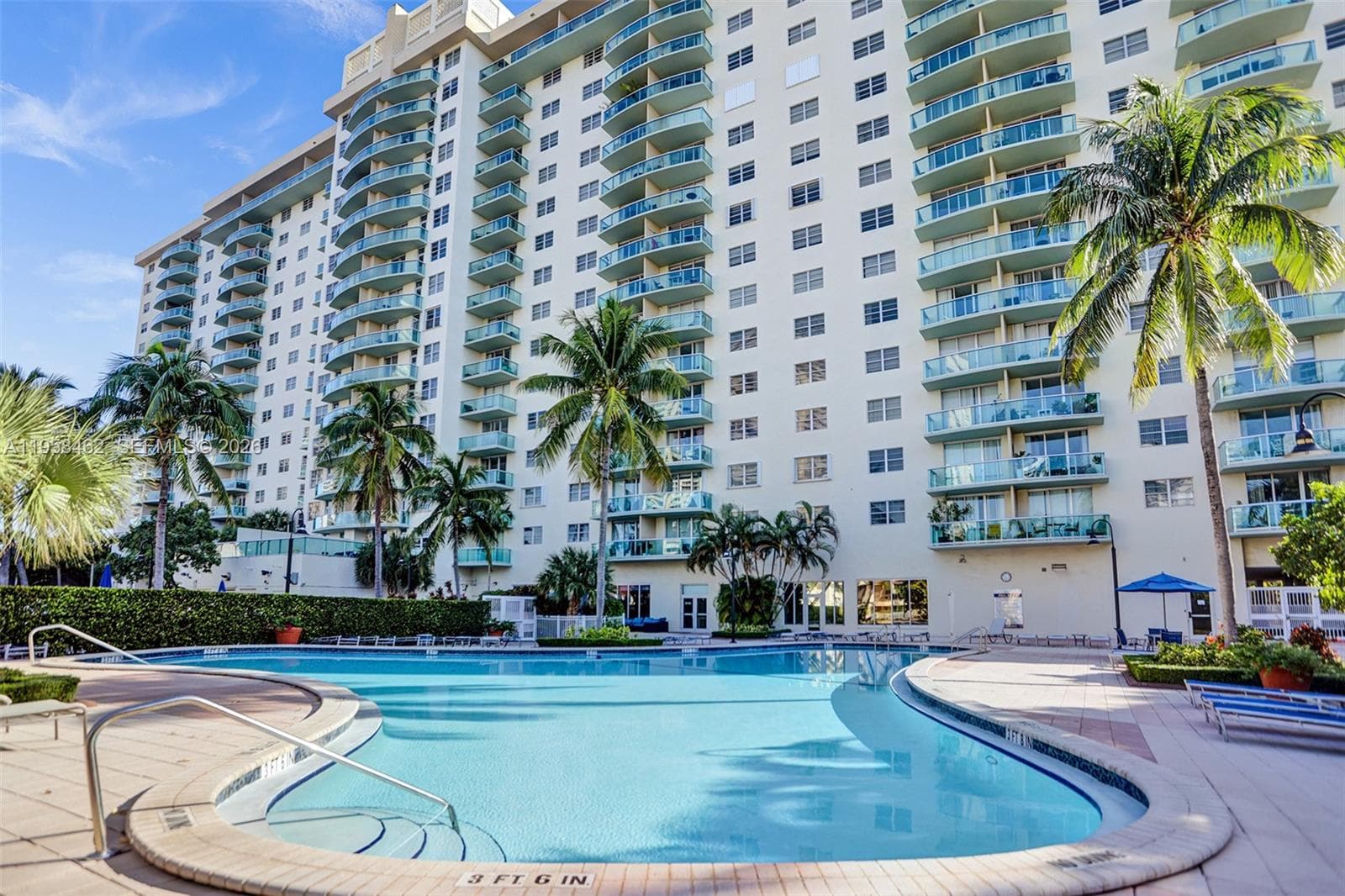 19390 Collins Ave 302A photo 3