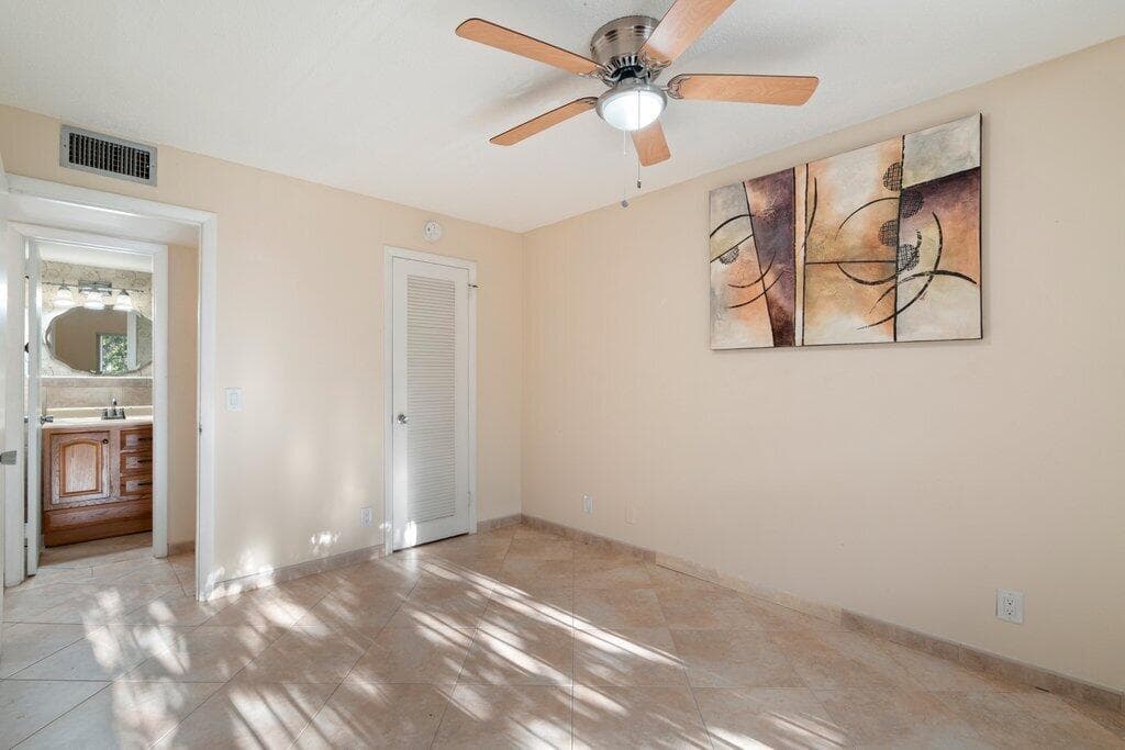 56 Windsor C photo 20