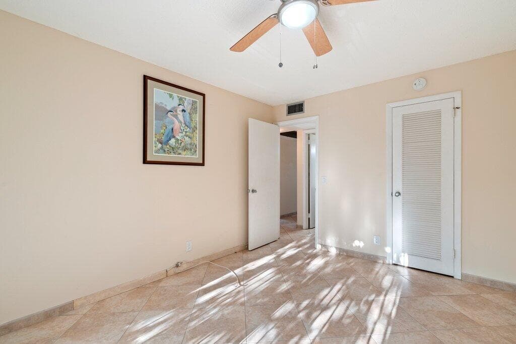 56 Windsor C photo 24
