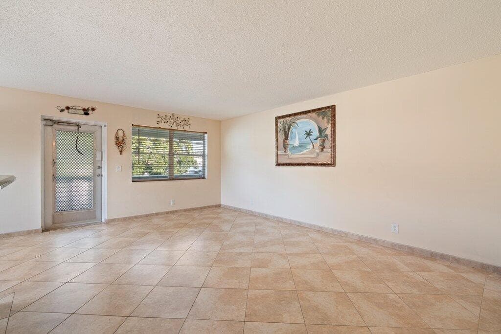 56 Windsor C photo 19