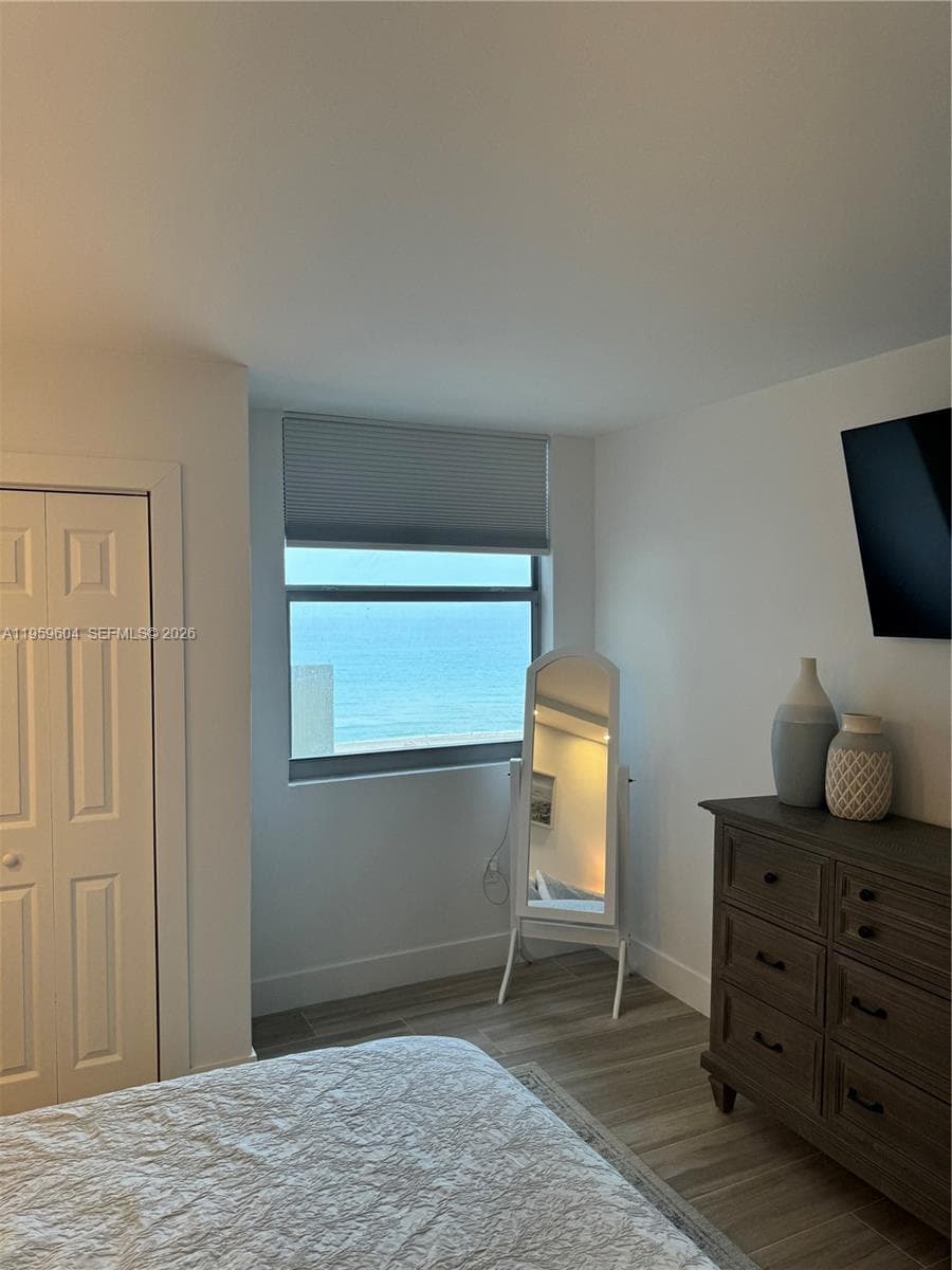 9273 Collins Ave 810 photo 4