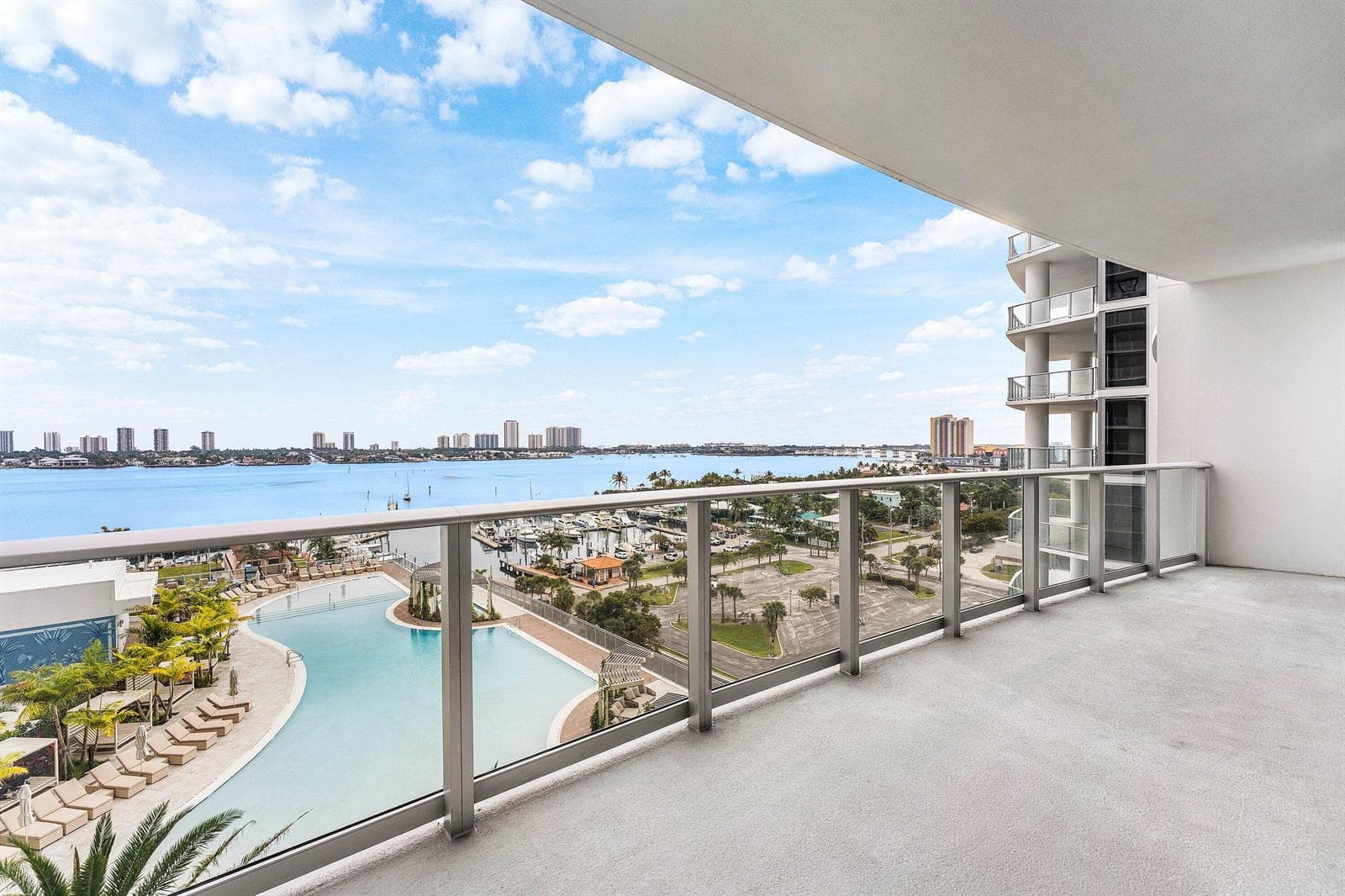 220 Lake Shore Drive 1006 photo 2