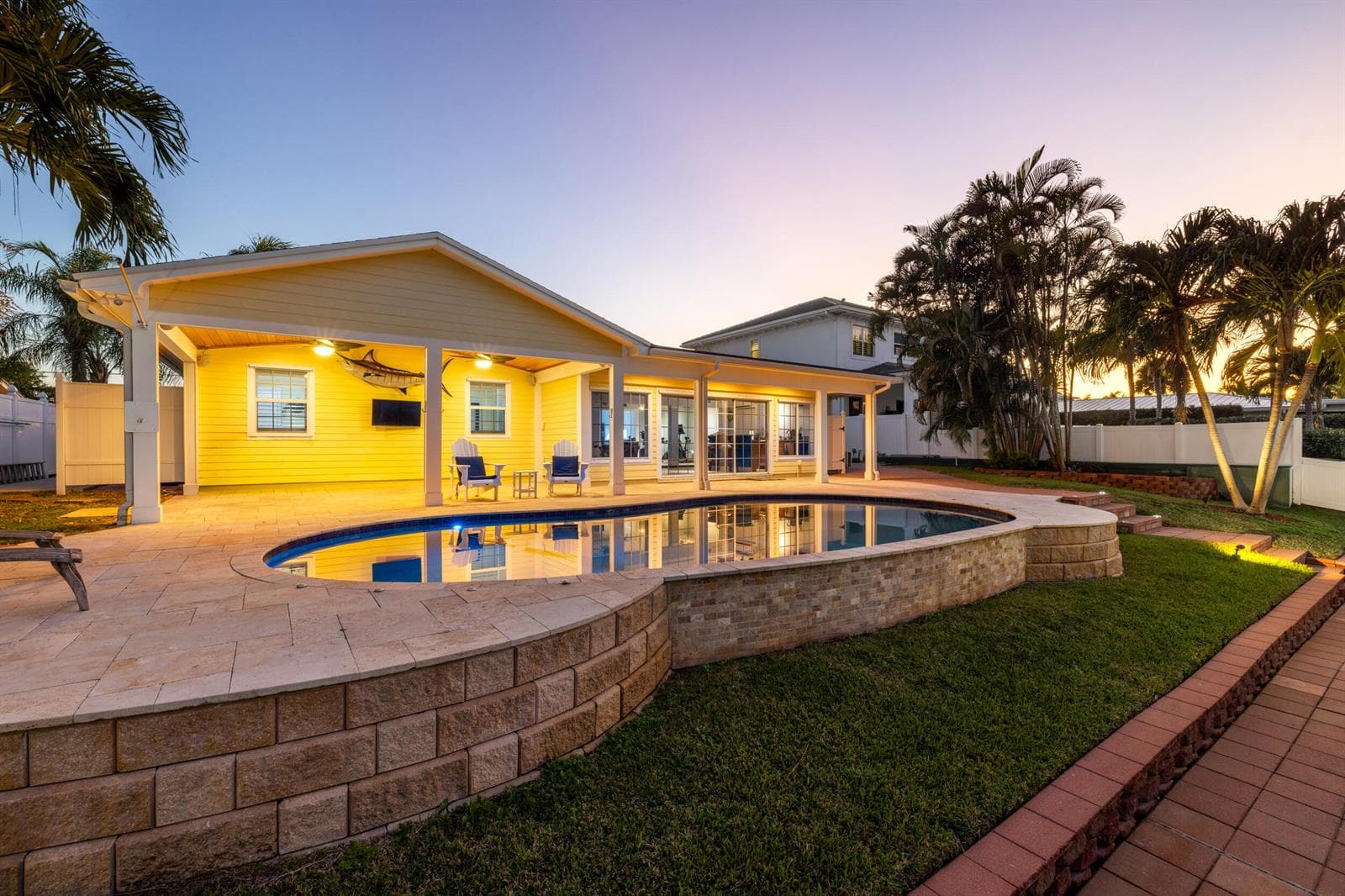 733 Jacana Way photo 2