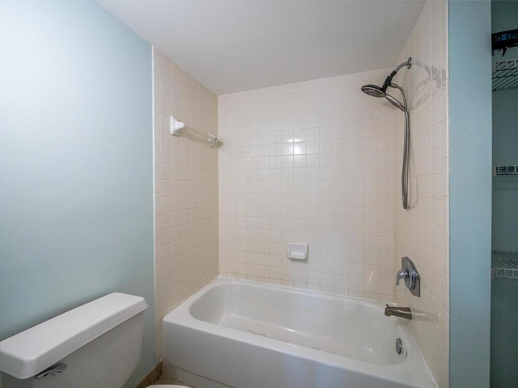 1020 Lake Shore Drive 202 photo 17
