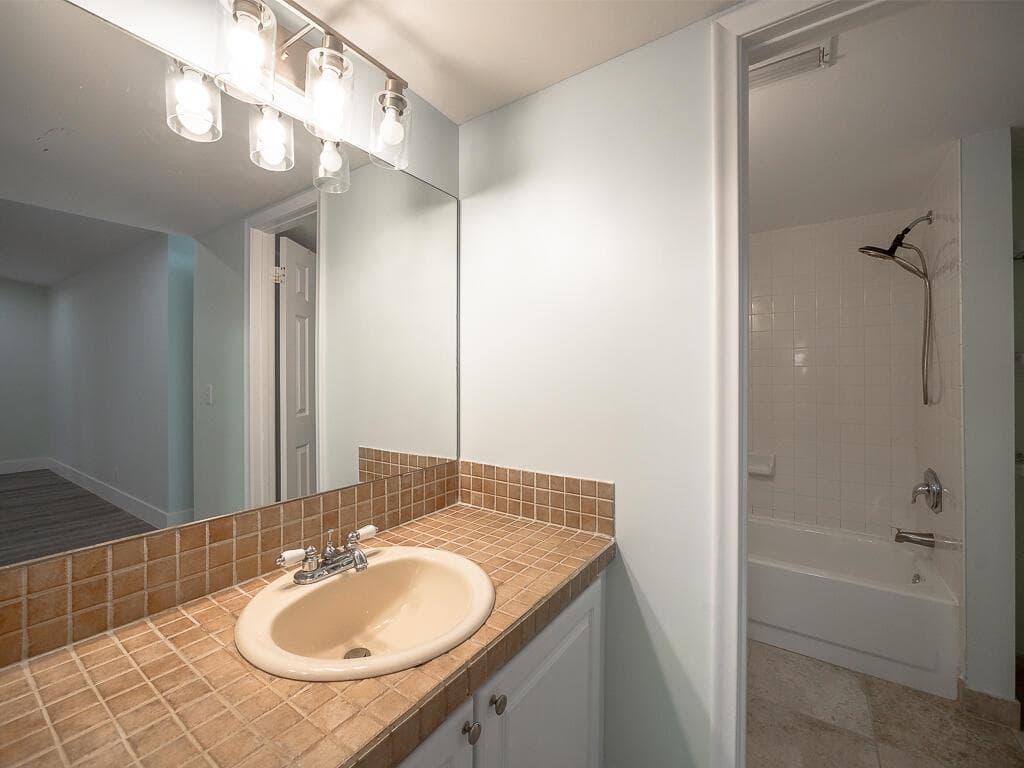 1020 Lake Shore Drive 202 photo 22