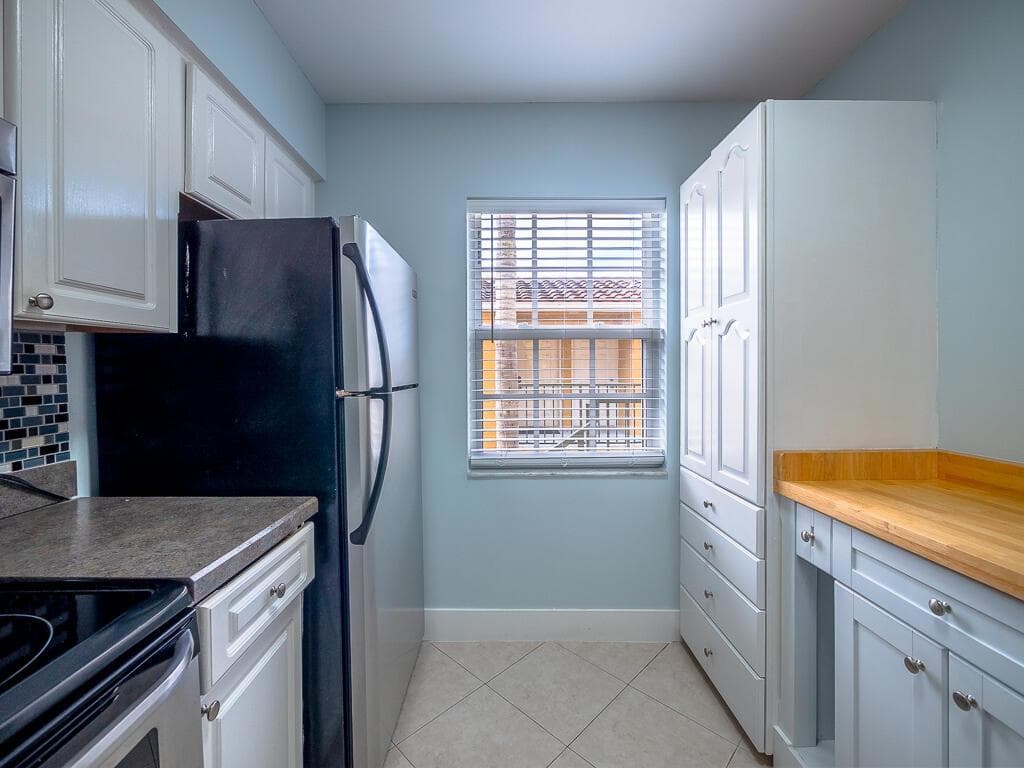 1020 Lake Shore Drive 202 photo 11